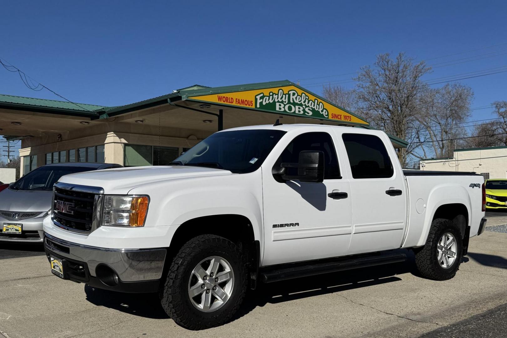 2011 Summit White /Black GMC Sierra 1500 Crew Cab SLE (3GTP2VE36BG) with an V8 5.3 Liter engine, Automatic transmission, located at 2304 W. Main St., Boise, ID, 83702, (208) 342-7777, 43.622105, -116.218658 - Seats Six! Very Clean! - Photo#0