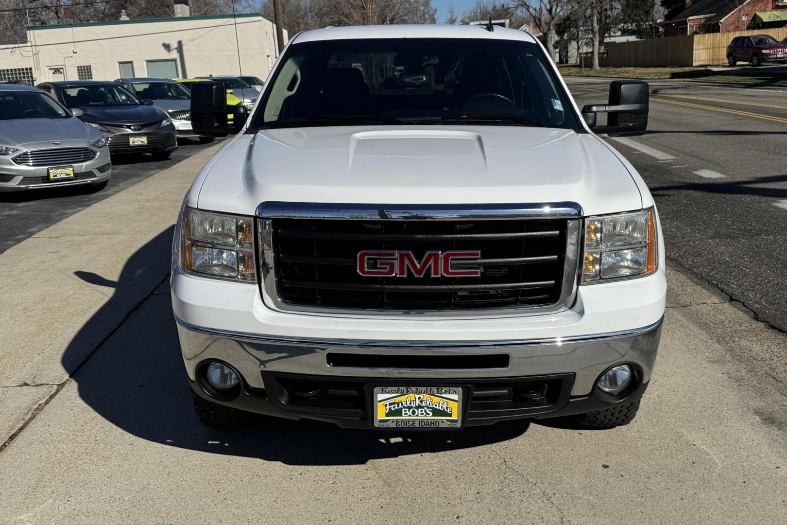 2011 Summit White /Black GMC Sierra 1500 Crew Cab SLE (3GTP2VE36BG) with an V8 5.3 Liter engine, Automatic transmission, located at 2304 W. Main St., Boise, ID, 83702, (208) 342-7777, 43.622105, -116.218658 - Seats Six! Very Clean! - Photo#3