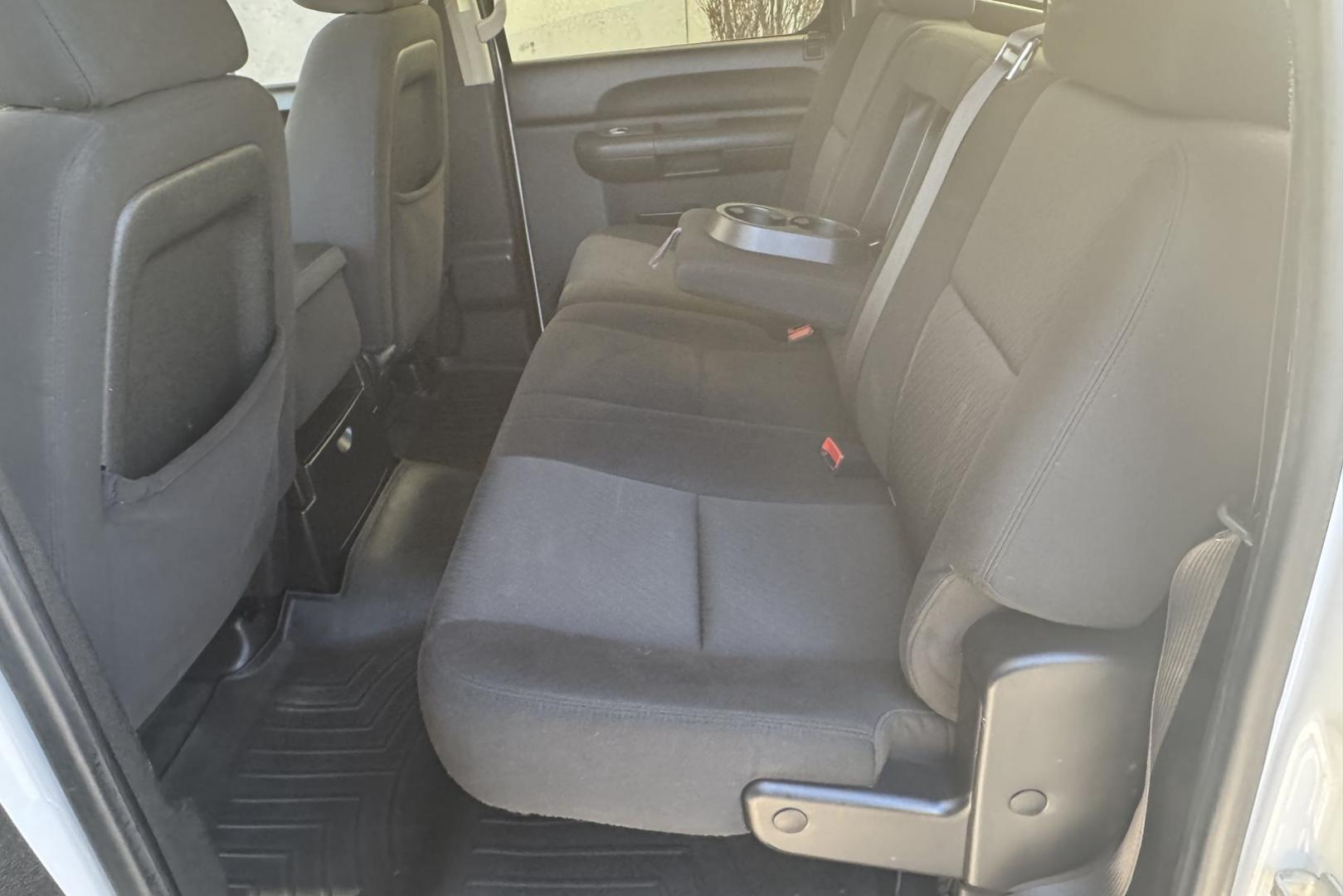 2011 Summit White /Black GMC Sierra 1500 Crew Cab SLE (3GTP2VE36BG) with an V8 5.3 Liter engine, Automatic transmission, located at 2304 W. Main St., Boise, ID, 83702, (208) 342-7777, 43.622105, -116.218658 - Seats Six! Very Clean! - Photo#7