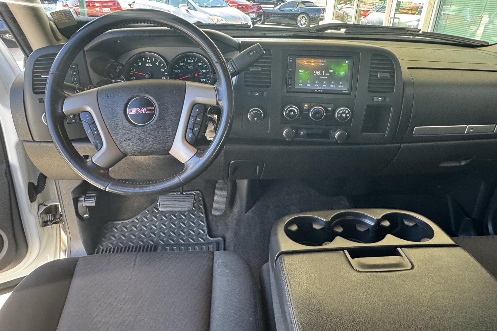 2011 Summit White /Black GMC Sierra 1500 Crew Cab SLE (3GTP2VE36BG) with an V8 5.3 Liter engine, Automatic transmission, located at 2304 W. Main St., Boise, ID, 83702, (208) 342-7777, 43.622105, -116.218658 - Seats Six! Very Clean! - Photo#9