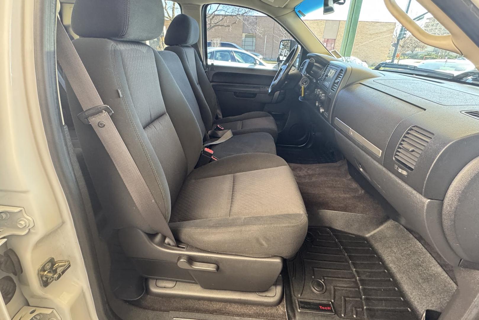 2011 Summit White /Black GMC Sierra 1500 Crew Cab SLE (3GTP2VE36BG) with an V8 5.3 Liter engine, Automatic transmission, located at 2304 W. Main St., Boise, ID, 83702, (208) 342-7777, 43.622105, -116.218658 - Seats Six! Very Clean! - Photo#12