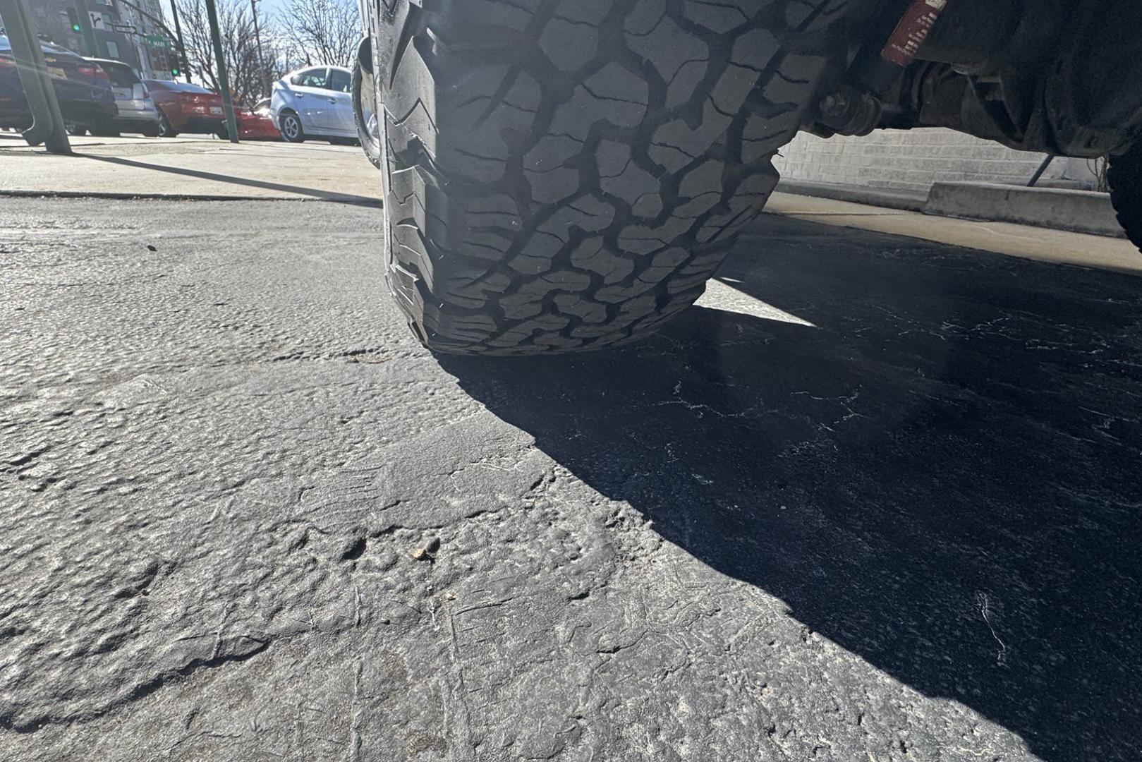 2011 Summit White /Black GMC Sierra 1500 Crew Cab SLE (3GTP2VE36BG) with an V8 5.3 Liter engine, Automatic transmission, located at 2304 W. Main St., Boise, ID, 83702, (208) 342-7777, 43.622105, -116.218658 - Seats Six! Very Clean! - Photo#15