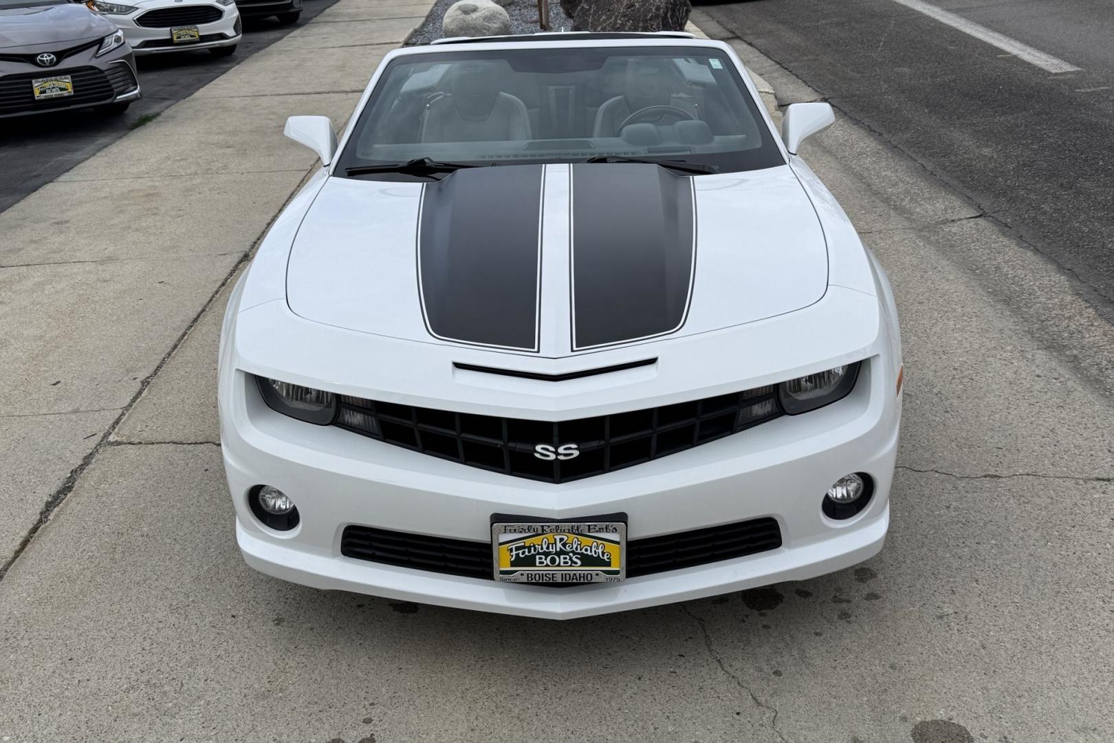 2013 Summit White /Black Chevrolet Camaro 2SS (2G1FK3DJ3D9) with an V8 6.2 Liter engine, Automatic 6 Speed transmission, located at 2304 W. Main St., Boise, ID, 83702, (208) 342-7777, 43.622105, -116.218658 - Gorgeous 2013 Chevrolet Camaro 2SS Convertible! - Photo#3