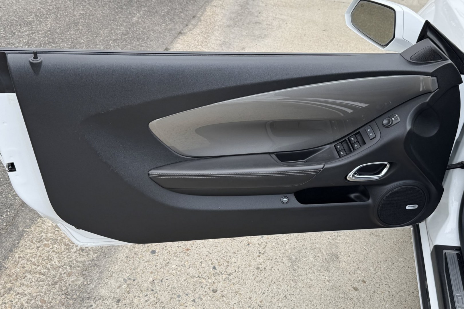 2013 Summit White /Black Chevrolet Camaro 2SS (2G1FK3DJ3D9) with an V8 6.2 Liter engine, Automatic 6 Speed transmission, located at 2304 W. Main St., Boise, ID, 83702, (208) 342-7777, 43.622105, -116.218658 - Gorgeous 2013 Chevrolet Camaro 2SS Convertible! - Photo#4