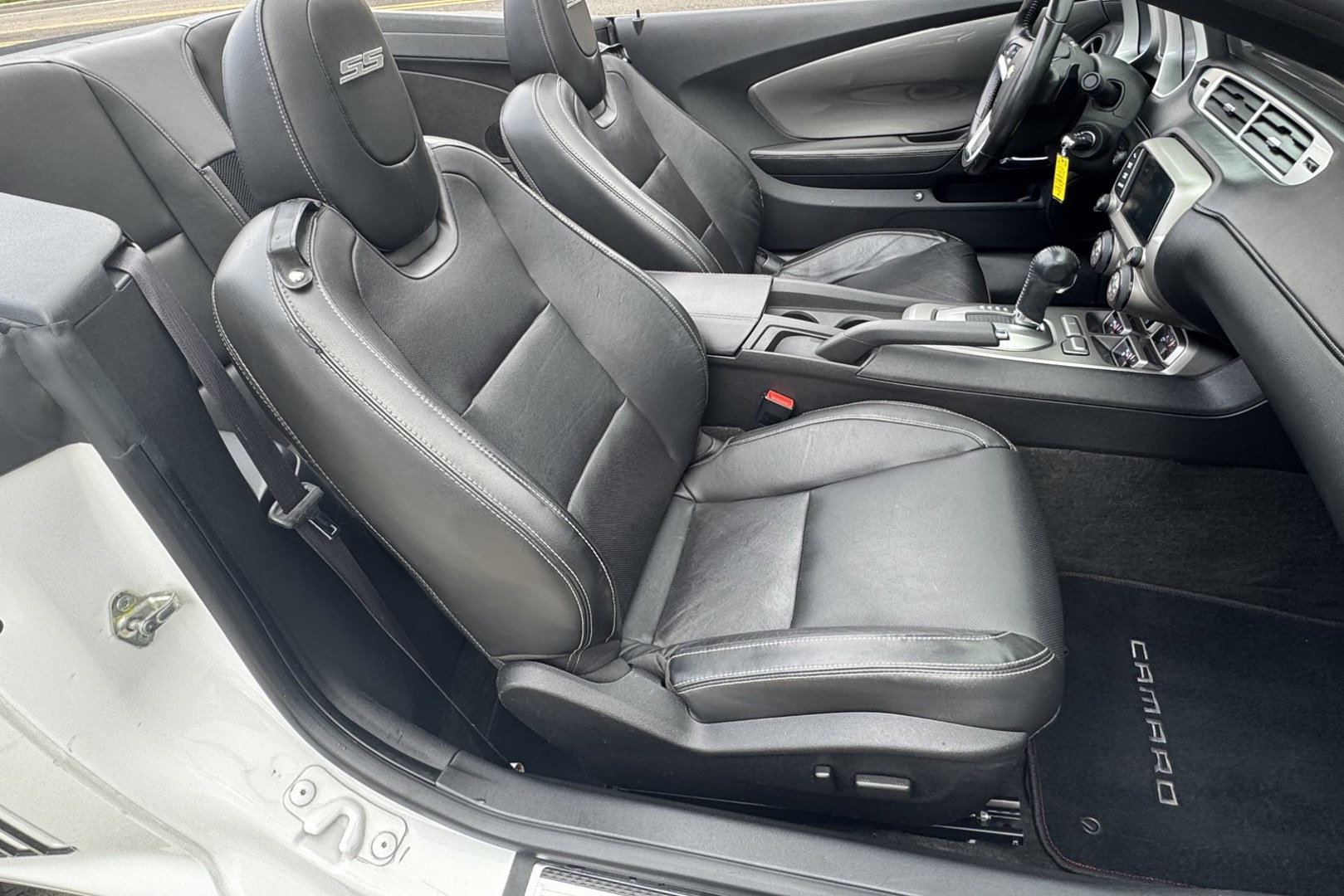 2013 Summit White /Black Chevrolet Camaro 2SS (2G1FK3DJ3D9) with an V8 6.2 Liter engine, Automatic 6 Speed transmission, located at 2304 W. Main St., Boise, ID, 83702, (208) 342-7777, 43.622105, -116.218658 - Gorgeous 2013 Chevrolet Camaro 2SS Convertible! - Photo#11