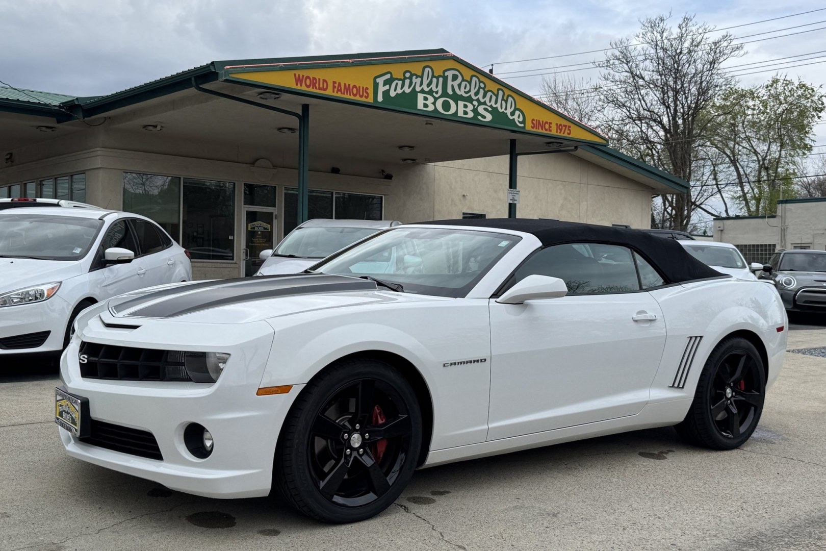 2013 Summit White /Black Chevrolet Camaro 2SS (2G1FK3DJ3D9) with an V8 6.2 Liter engine, Automatic 6 Speed transmission, located at 2304 W. Main St., Boise, ID, 83702, (208) 342-7777, 43.622105, -116.218658 - Gorgeous 2013 Chevrolet Camaro 2SS Convertible! - Photo#20