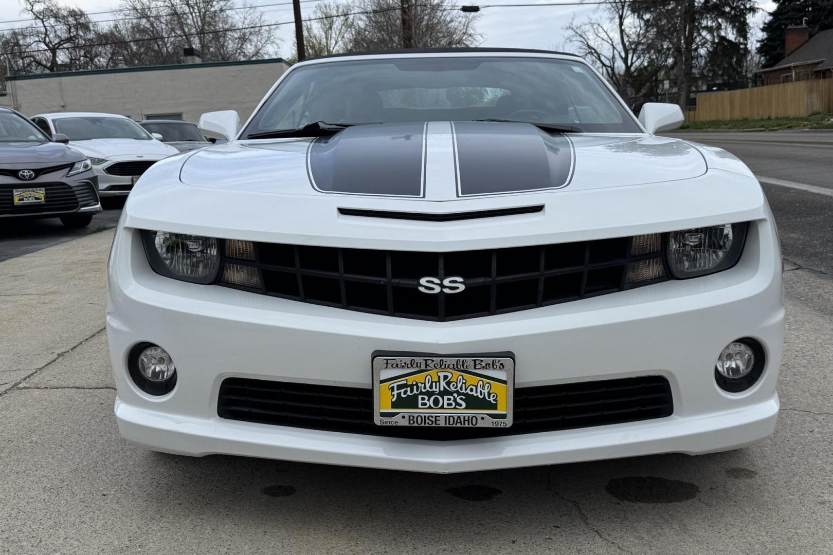 2013 Summit White /Black Chevrolet Camaro 2SS (2G1FK3DJ3D9) with an V8 6.2 Liter engine, Automatic 6 Speed transmission, located at 2304 W. Main St., Boise, ID, 83702, (208) 342-7777, 43.622105, -116.218658 - Gorgeous 2013 Chevrolet Camaro 2SS Convertible! - Photo#23