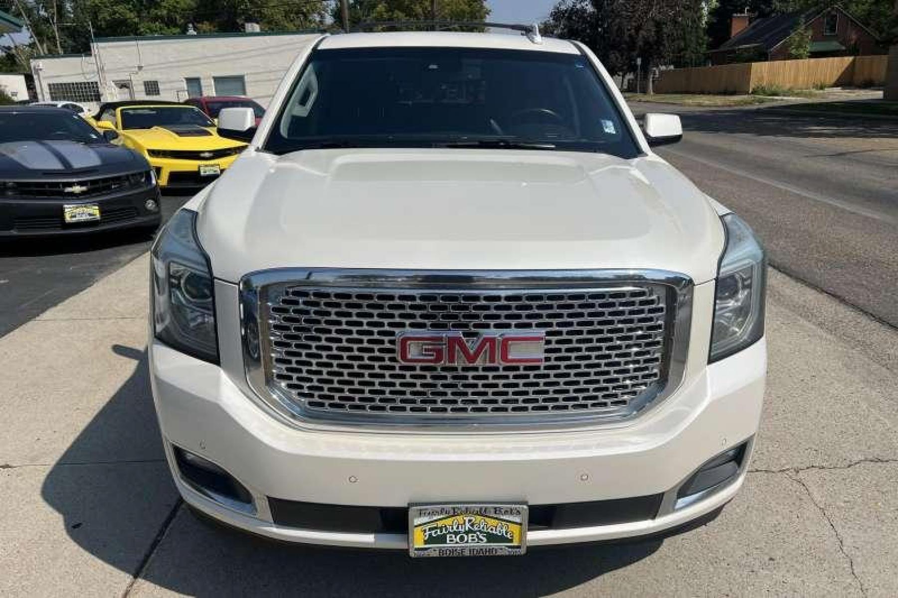 2015 Pearl White /Black GMC Yukon SLT (1GKS2BKC4FR) with an V8 5.3 Liter engine, Automatic transmission, located at 2304 W. Main St., Boise, ID, 83702, (208) 342-7777, 43.622105, -116.218658 - Financing Available O.A.C. - Photo #1