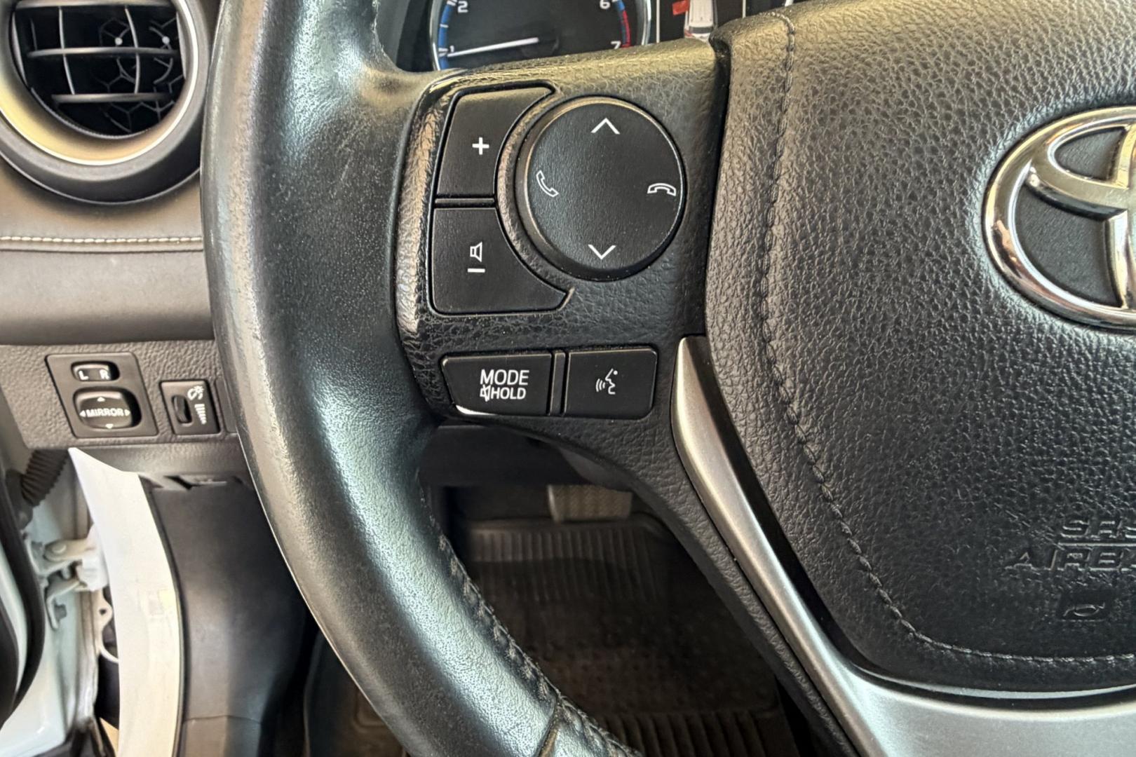 2016 Super White /Black Toyota RAV4 XLE (2T3RFREV3GW) with an 4 Cyl 2.5 Liter engine, Automatic transmission, located at 2304 W. Main St., Boise, ID, 83702, (208) 342-7777, 43.622105, -116.218658 - Sunroof! Clean And Ready To Go!- Photo#7