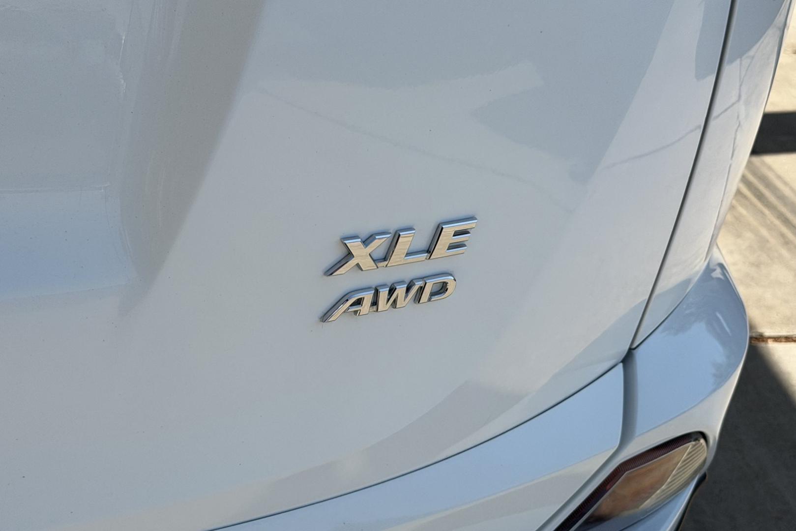 2016 Super White /Black Toyota RAV4 XLE (2T3RFREV3GW) with an 4 Cyl 2.5 Liter engine, Automatic transmission, located at 2304 W. Main St., Boise, ID, 83702, (208) 342-7777, 43.622105, -116.218658 - Sunroof! Clean And Ready To Go!- Photo#22