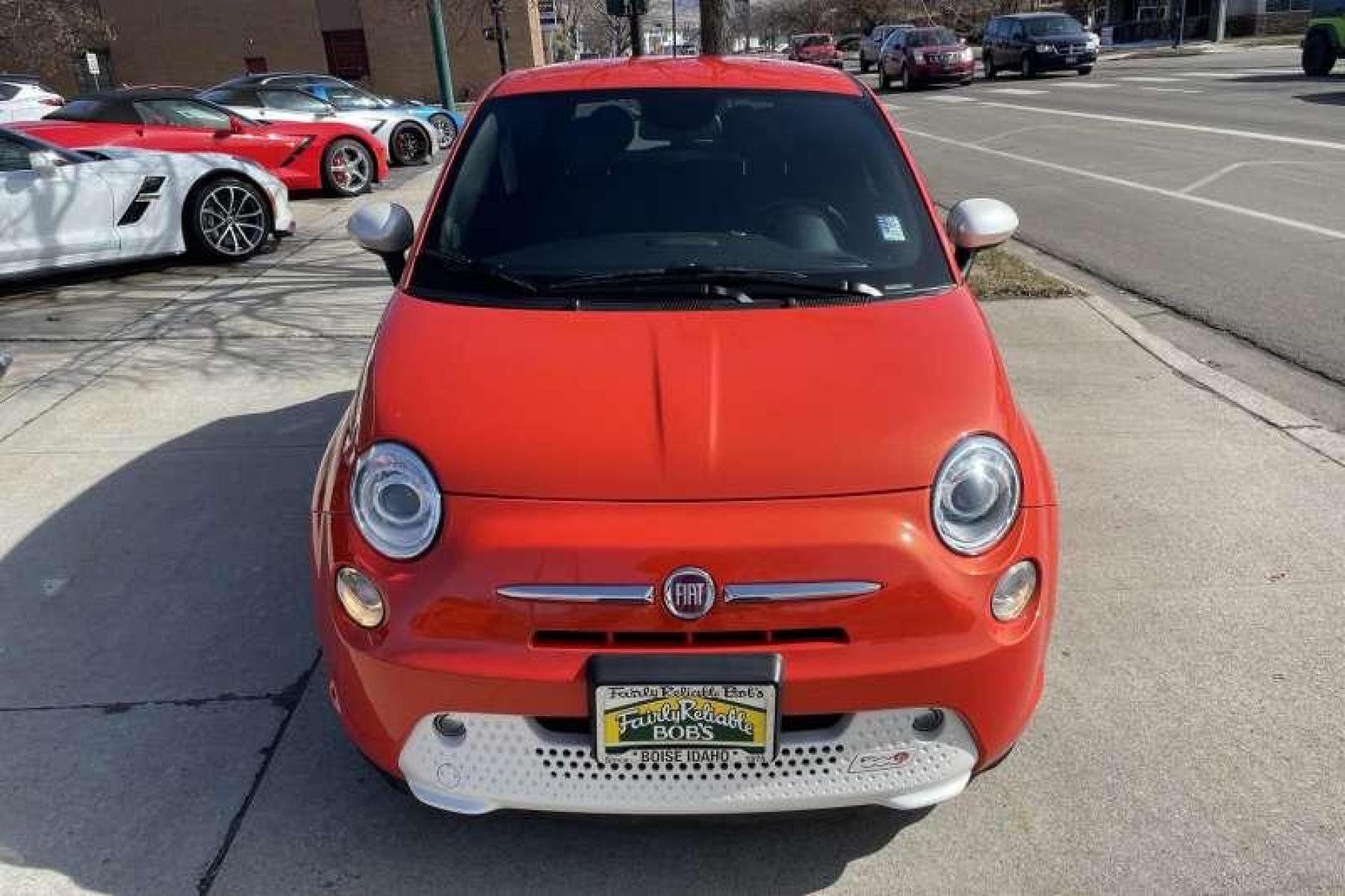 2015 Electric Orange Tri-Coat Pearlcoat /Black Fiat 500e (3C3CFFGE4FT) with an EV engine, Automatic transmission, located at 2304 W. Main St., Boise, ID, 83702, (208) 342-7777, 43.622105, -116.218658 - Financing Available O.A.C. - Photo #1