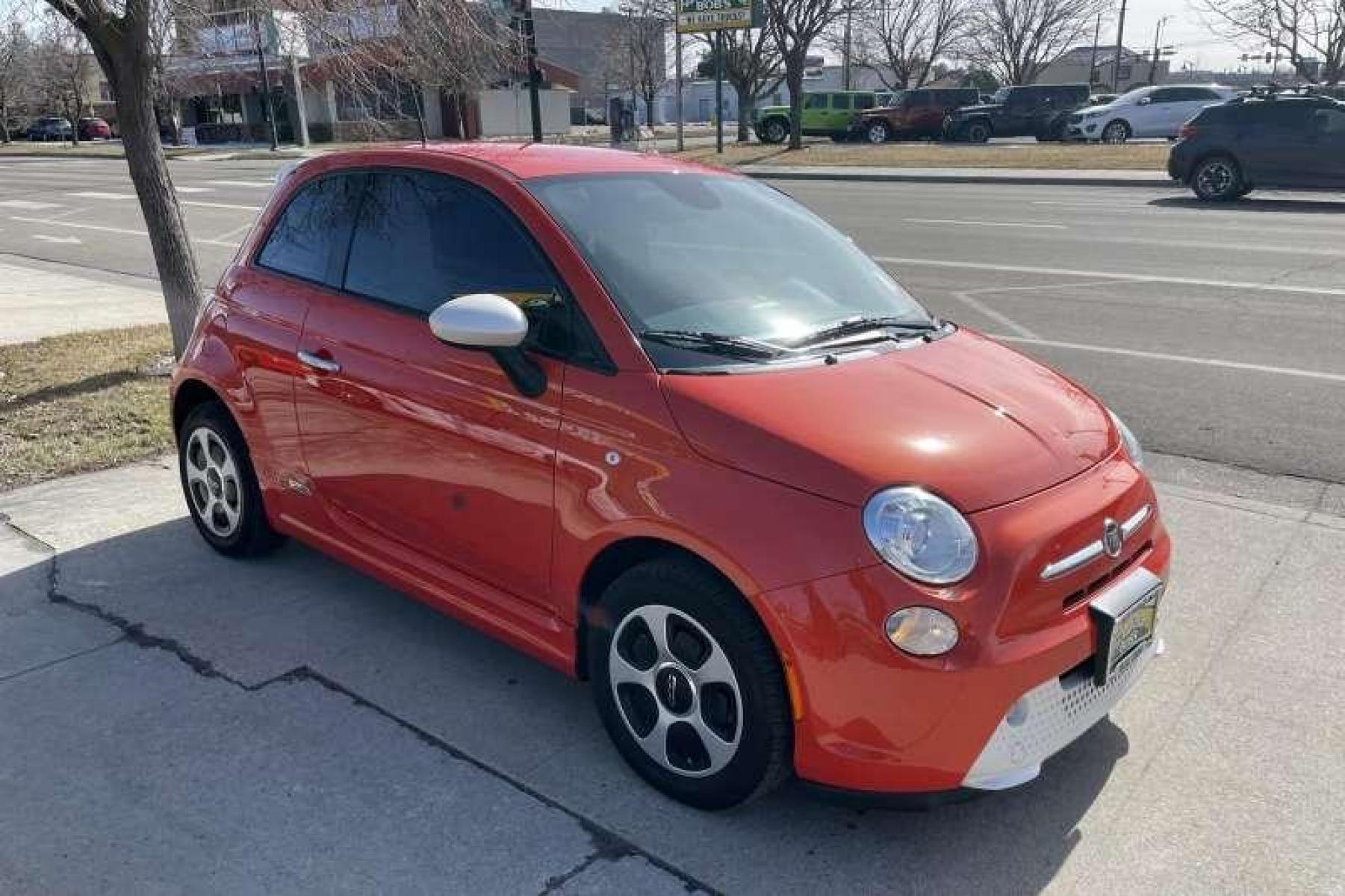 2015 Electric Orange Tri-Coat Pearlcoat /Black Fiat 500e (3C3CFFGE4FT) with an EV engine, Automatic transmission, located at 2304 W. Main St., Boise, ID, 83702, (208) 342-7777, 43.622105, -116.218658 - Financing Available O.A.C. - Photo #2