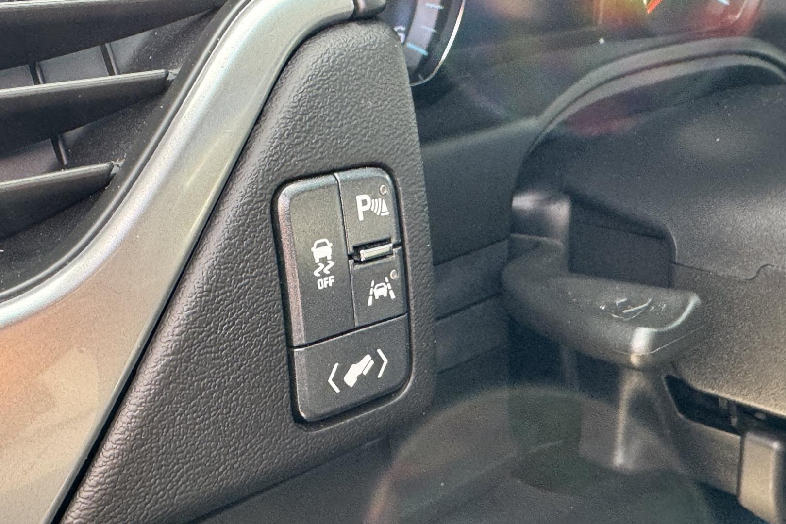 2019 Summit White /Black Chevrolet Tahoe LT (1GNSKBKC2KR) with an V8 5.3 Liter engine, Automatic 6 Speed transmission, located at 2304 W. Main St., Boise, ID, 83702, (208) 342-7777, 43.622105, -116.218658 - Third row seating! Clean SUV! - Photo#6