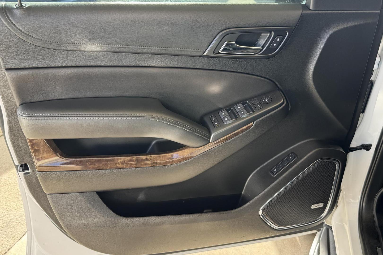 2019 Summit White /Black Chevrolet Tahoe LT (1GNSKBKC2KR) with an V8 5.3 Liter engine, Automatic 6 Speed transmission, located at 2304 W. Main St., Boise, ID, 83702, (208) 342-7777, 43.622105, -116.218658 - Third row seating! Clean SUV! - Photo#11