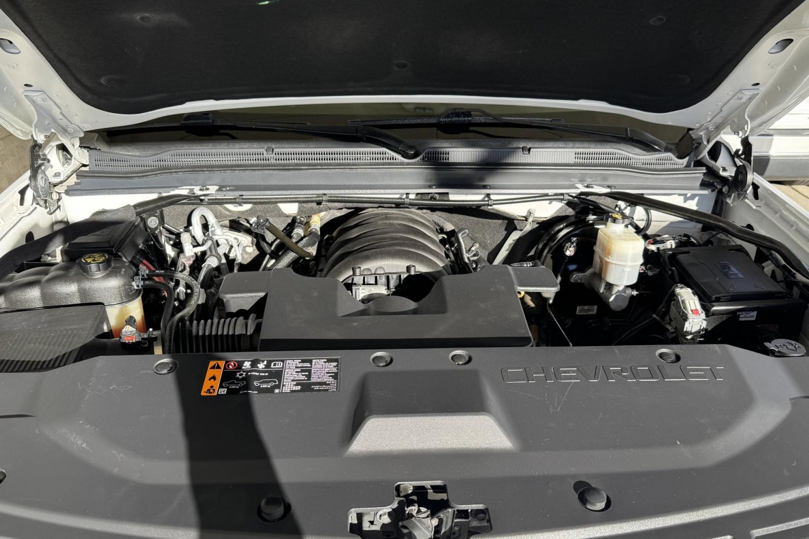 2019 Summit White /Black Chevrolet Tahoe LT (1GNSKBKC2KR) with an V8 5.3 Liter engine, Automatic 6 Speed transmission, located at 2304 W. Main St., Boise, ID, 83702, (208) 342-7777, 43.622105, -116.218658 - Third row seating! Clean SUV! - Photo#16