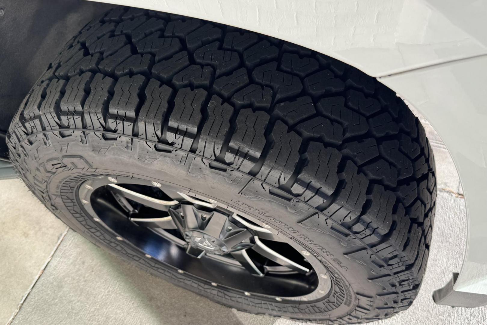 2019 Summit White /Black Chevrolet Tahoe LT (1GNSKBKC2KR) with an V8 5.3 Liter engine, Automatic 6 Speed transmission, located at 2304 W. Main St., Boise, ID, 83702, (208) 342-7777, 43.622105, -116.218658 - Third row seating! Clean SUV! - Photo#18