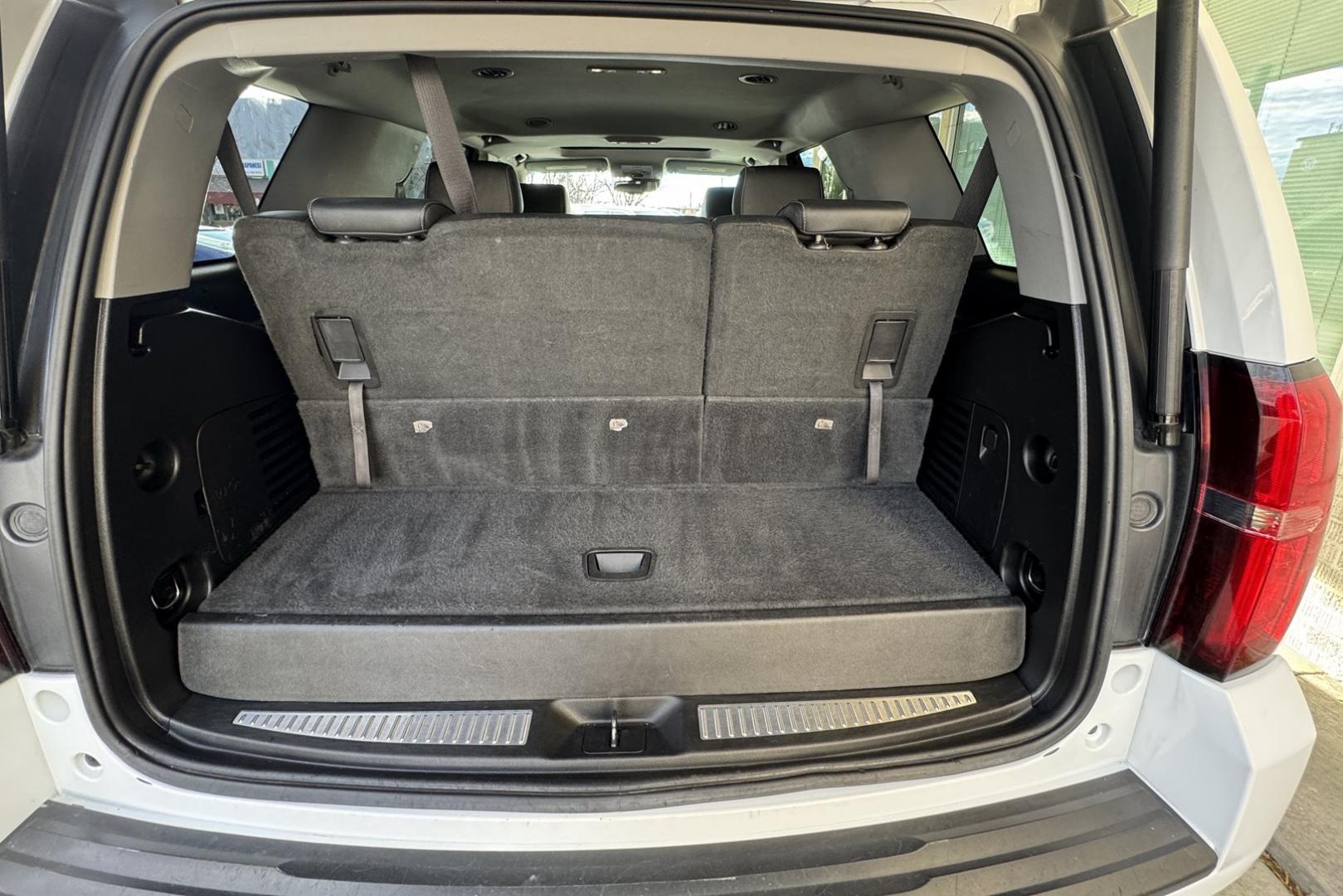 2019 Summit White /Black Chevrolet Tahoe LT (1GNSKBKC2KR) with an V8 5.3 Liter engine, Automatic 6 Speed transmission, located at 2304 W. Main St., Boise, ID, 83702, (208) 342-7777, 43.622105, -116.218658 - Third row seating! Clean SUV! - Photo#22