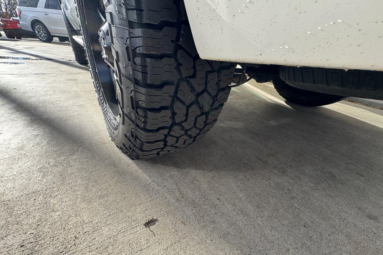 2019 Summit White /Black Chevrolet Tahoe LT (1GNSKBKC2KR) with an V8 5.3 Liter engine, Automatic 6 Speed transmission, located at 2304 W. Main St., Boise, ID, 83702, (208) 342-7777, 43.622105, -116.218658 - Third row seating! Clean SUV! - Photo#23