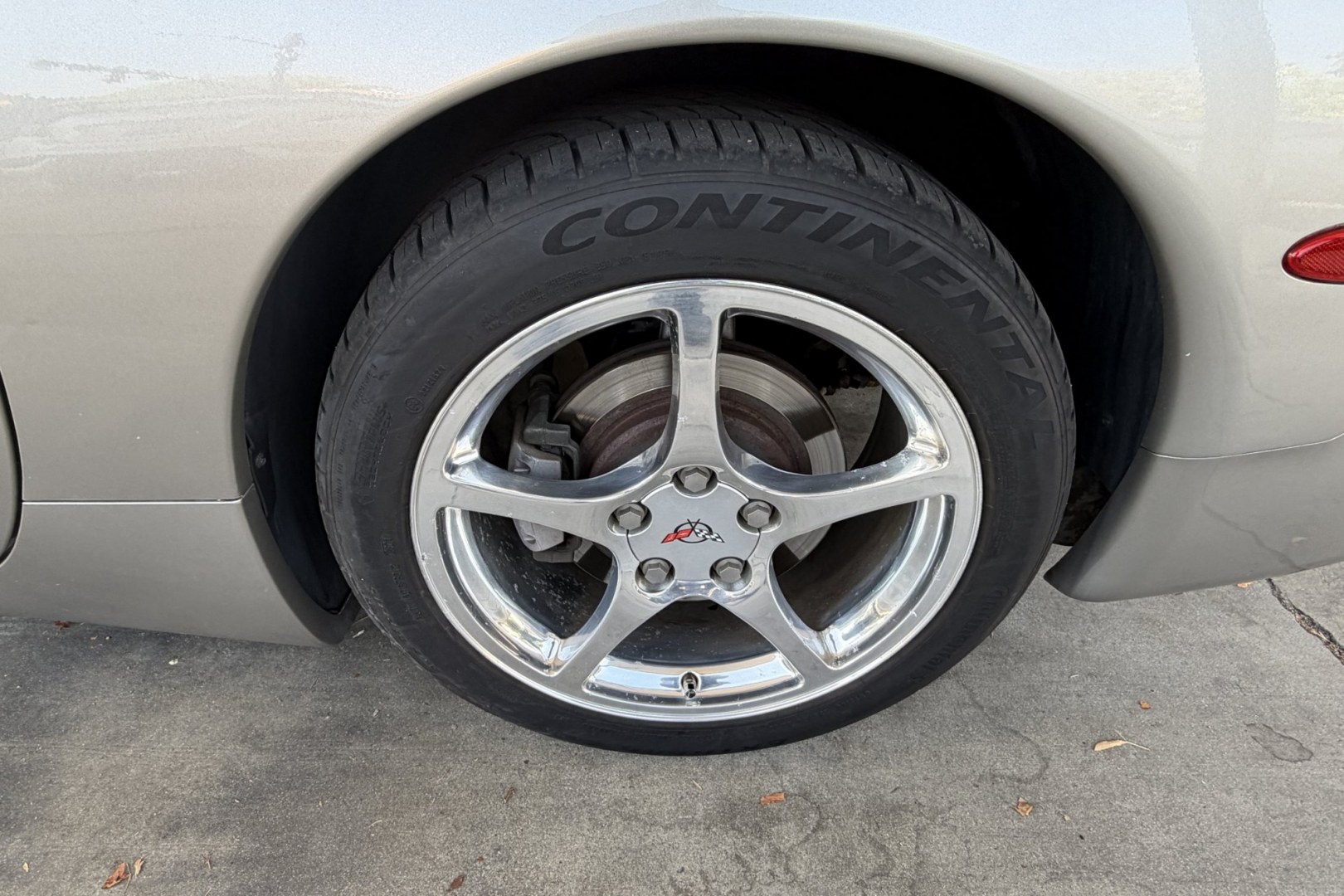 2001 Pewter Metallic /Black Chevrolet Corvette Coupe (1G1YY22G115) with an V8 5.7 Liter engine, Automatic transmission, located at 2304 W. Main St., Boise, ID, 83702, (208) 342-7777, 43.622105, -116.218658 - Great Example Of A Clean C5 Corvette!- Photo#13