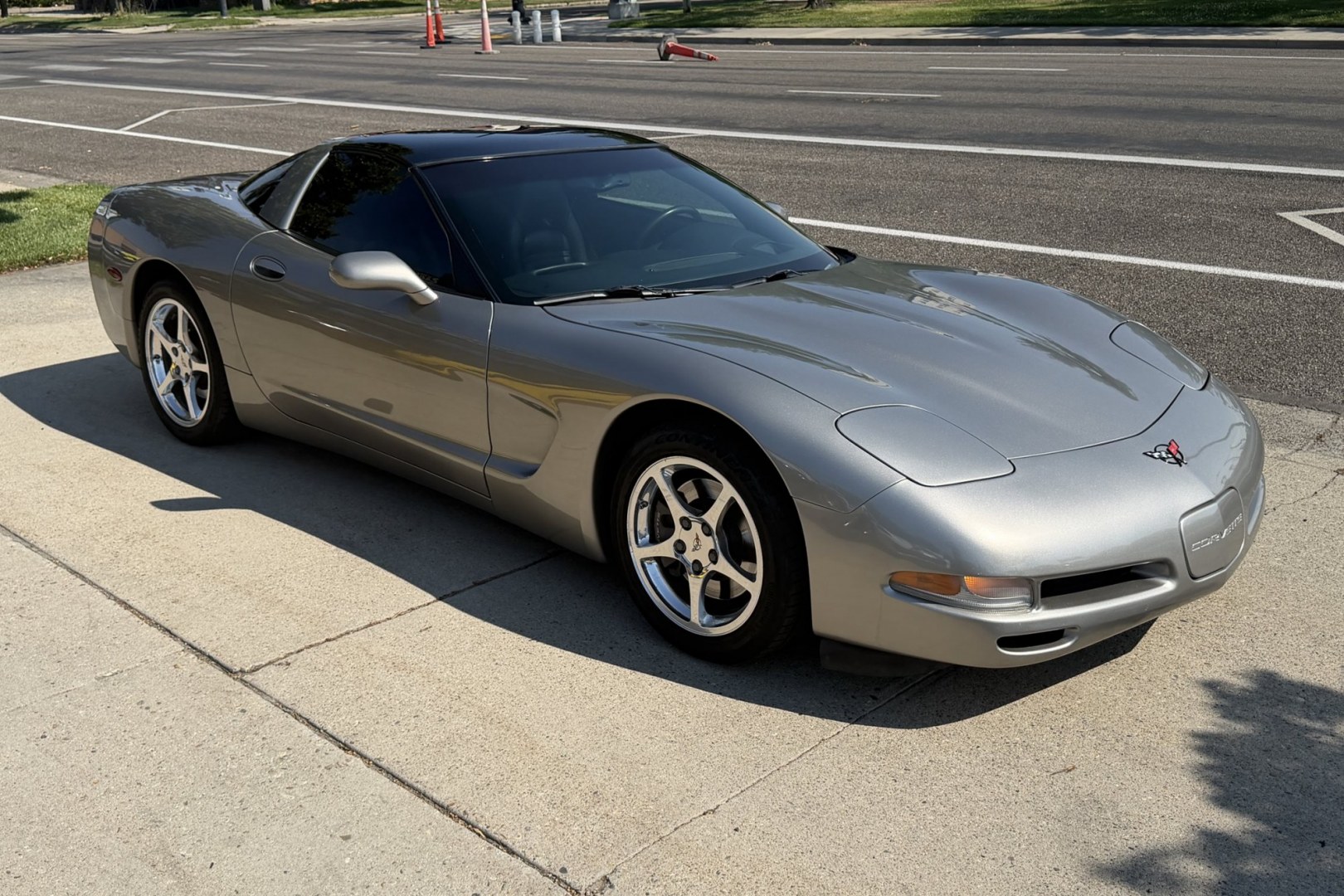 2001 Pewter Metallic /Black Chevrolet Corvette Coupe (1G1YY22G115) with an V8 5.7 Liter engine, Automatic transmission, located at 2304 W. Main St., Boise, ID, 83702, (208) 342-7777, 43.622105, -116.218658 - Great Example Of A Clean C5 Corvette!- Photo#22