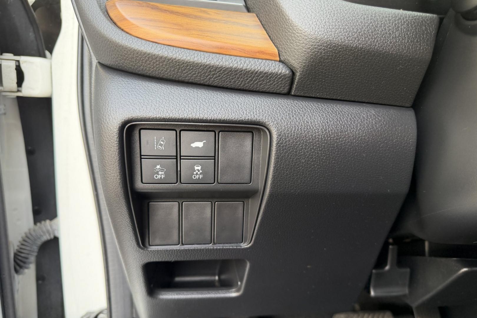 2018 White Diamond Pearl /Tan Honda CR-V Touring (2HKRW2H93JH) with an 4 Cyl 1.5 liter Turbo-Charged engine, Automatic transmission, located at 2304 W. Main St., Boise, ID, 83702, (208) 342-7777, 43.622105, -116.218658 - Highly Optioned And Clean!- Photo#7