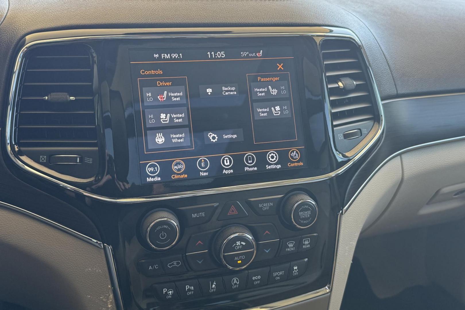 2020 Steel Blue /Tan Jeep Grand Cherokee Overland (1C4RJFCG4LC) with an V6 3.6 Liter engine, Automatic 8 Speed transmission, located at 2304 W. Main St., Boise, ID, 83702, (208) 342-7777, 43.622105, -116.218658 - Navigation and Sunroof! Highly Optioned Grand Cherokee! - Photo#6