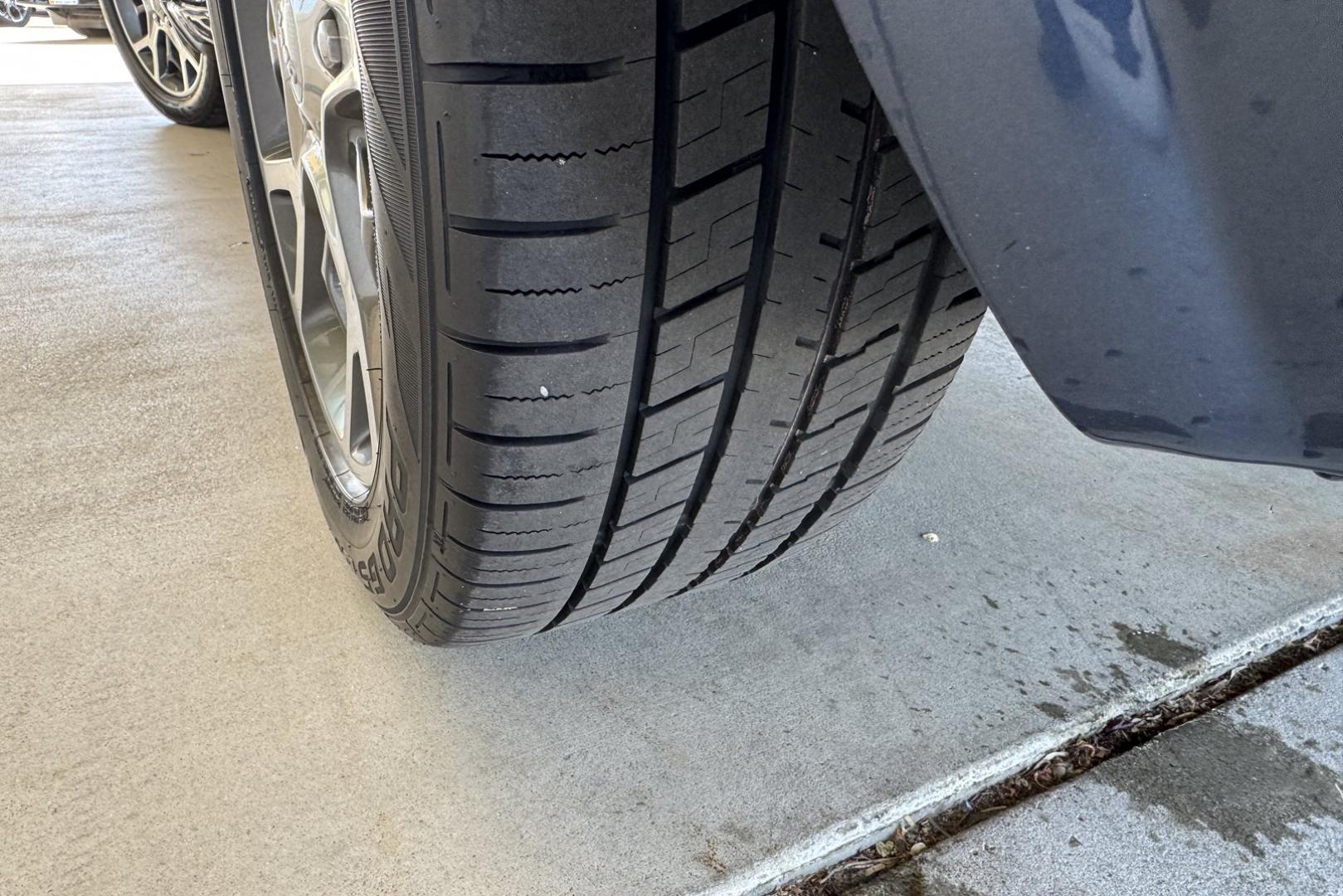 2020 Steel Blue /Tan Jeep Grand Cherokee Overland (1C4RJFCG4LC) with an V6 3.6 Liter engine, Automatic 8 Speed transmission, located at 2304 W. Main St., Boise, ID, 83702, (208) 342-7777, 43.622105, -116.218658 - Navigation and Sunroof! Highly Optioned Grand Cherokee! - Photo#24
