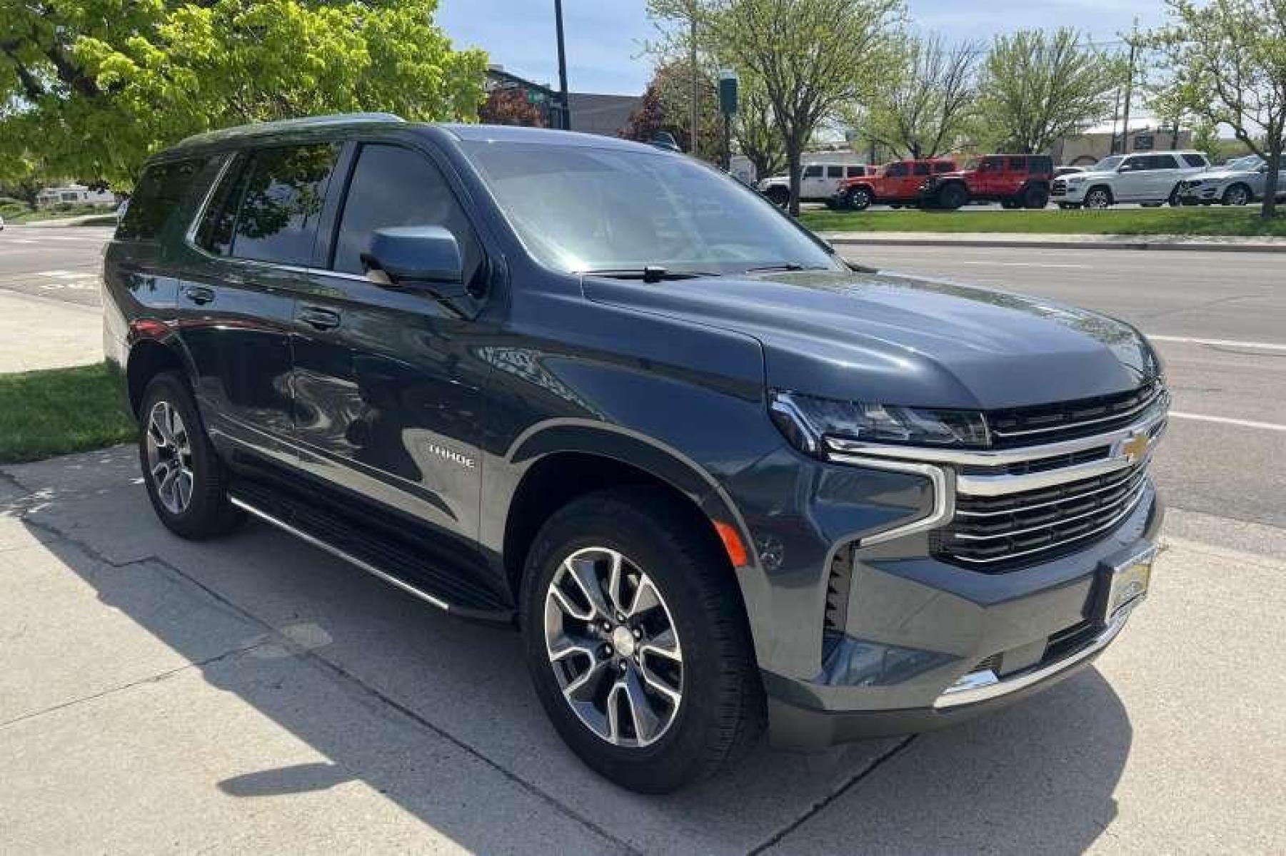 2021 Shadow Gray Metallic /Black Chevrolet Tahoe LT (1GNSKNKTXMR) with an 6 Cyl 3.0 Turbo Diesel engine, Automatic transmission, located at 2304 W. Main St., Boise, ID, 83702, (208) 342-7777, 43.622105, -116.218658 - Financing Available O.A.C. - Photo #2