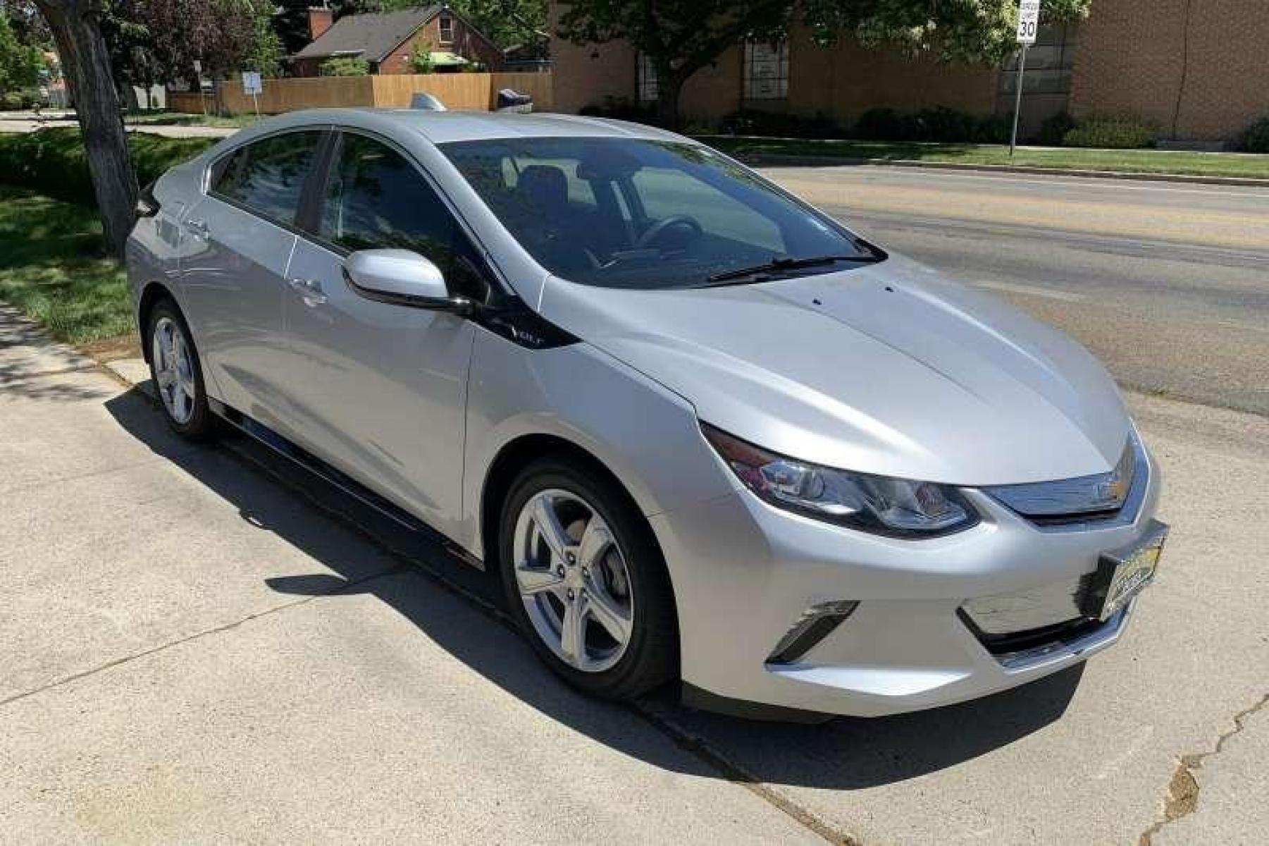 2018 Quicksilver Metallic /Black Chevrolet Volt LT (1G1RC6S56JU) with an 4 Cyl 1.5 Liter Hybrid engine, Automatic transmission, located at 2304 W. Main St., Boise, ID, 83702, (208) 342-7777, 43.622105, -116.218658 - Photo #2