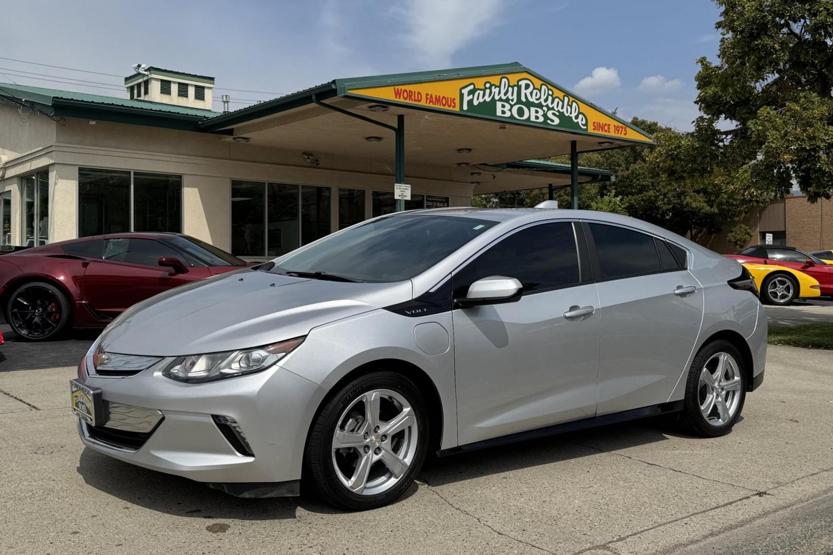 2018 Quicksilver Metallic /Black Chevrolet Volt LT (1G1RC6S56JU) with an RANGE EXTENDER, 1.5L VARIABLE VALVE TIMING, DI, DOHC 4-CYLINDER engine, Electric drive extended range, (149hp [111 kW] 294 transmission, located at 2304 W. Main St., Boise, ID, 83702, (208) 342-7777, 43.622105, -116.218658 - Great Combination Of Fuel Economy And Range! - Photo#0