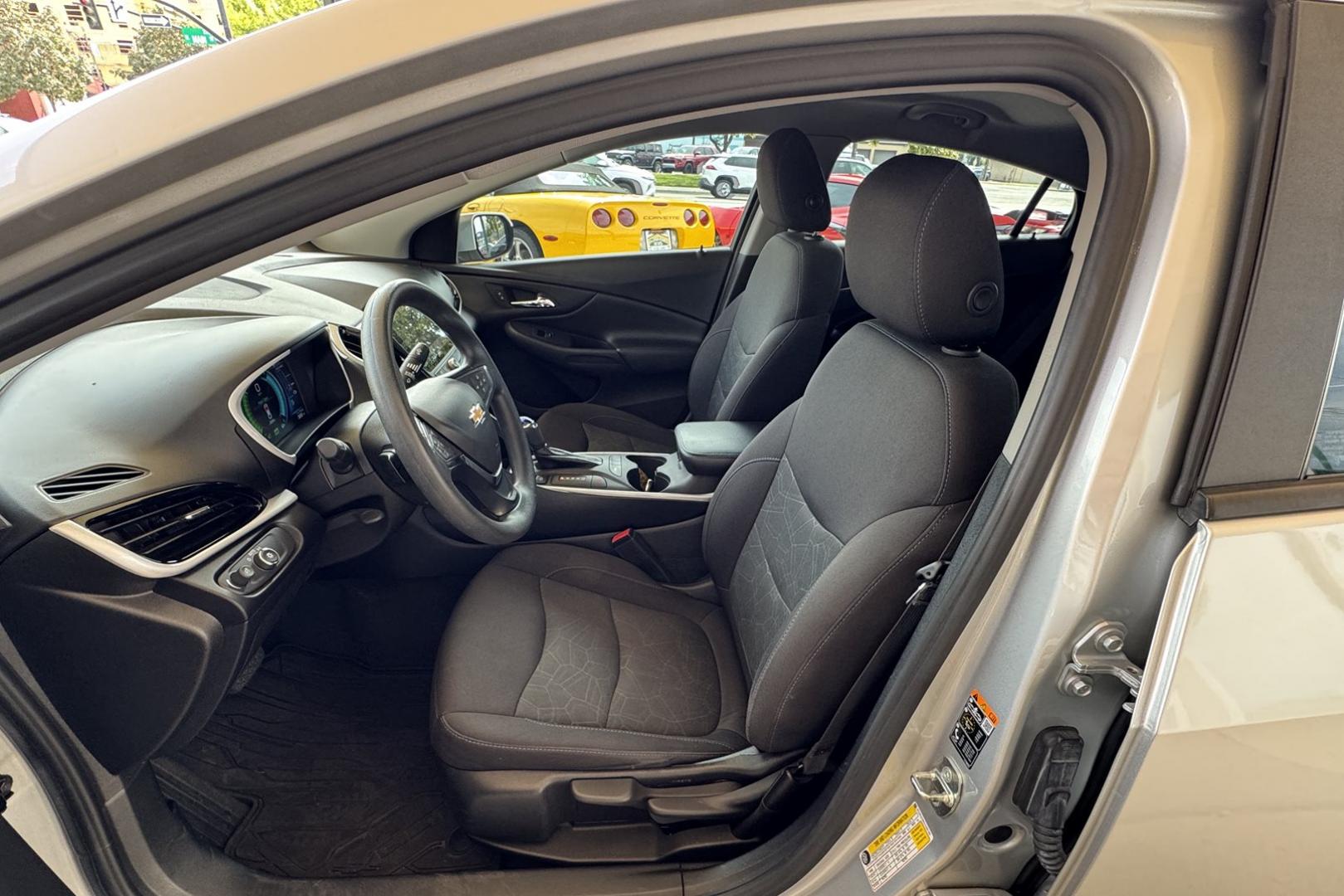 2018 Quicksilver Metallic /Black Chevrolet Volt LT (1G1RC6S56JU) with an RANGE EXTENDER, 1.5L VARIABLE VALVE TIMING, DI, DOHC 4-CYLINDER engine, Electric drive extended range, (149hp [111 kW] 294 transmission, located at 2304 W. Main St., Boise, ID, 83702, (208) 342-7777, 43.622105, -116.218658 - Great Combination Of Fuel Economy And Range! - Photo#10