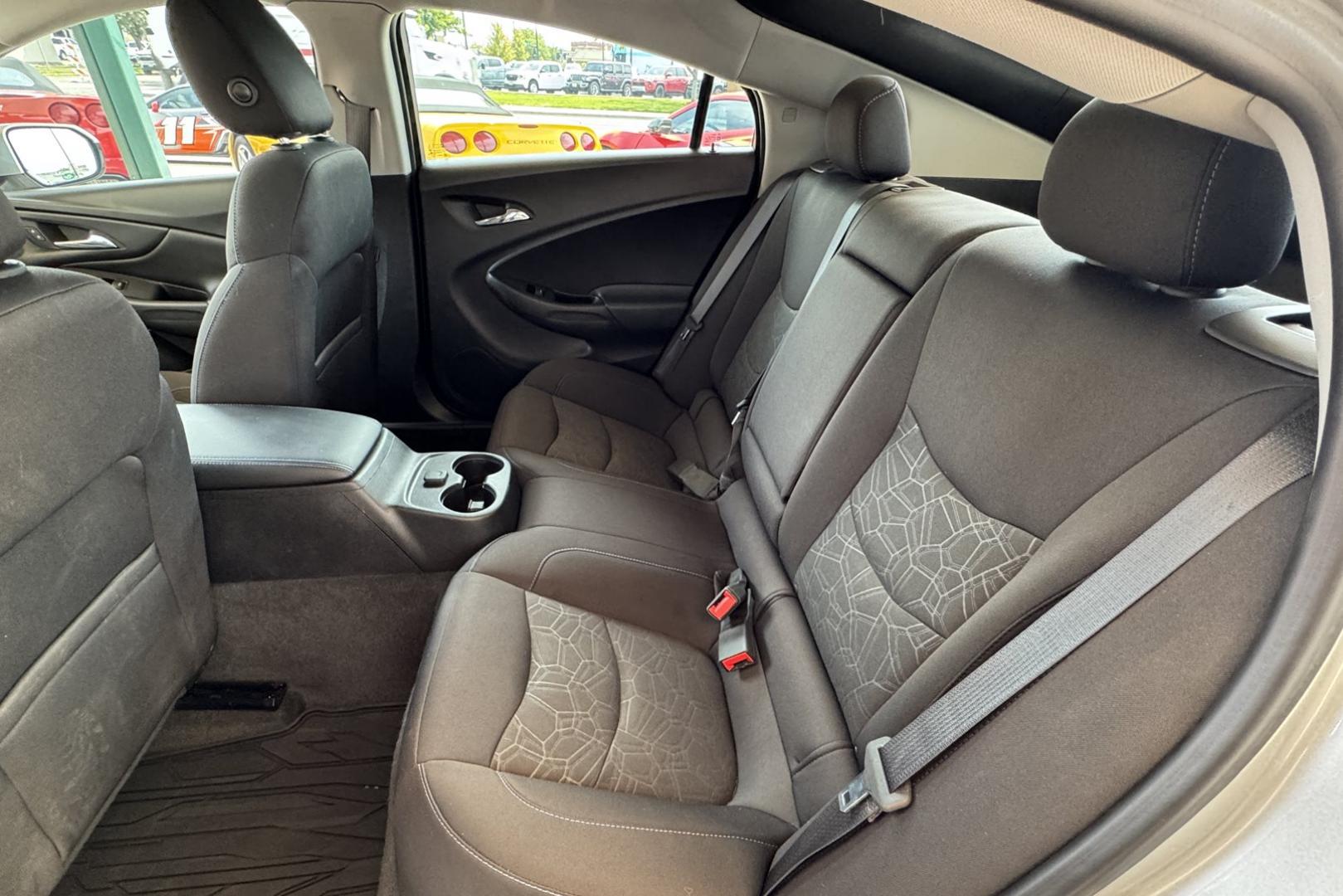 2018 Quicksilver Metallic /Black Chevrolet Volt LT (1G1RC6S56JU) with an RANGE EXTENDER, 1.5L VARIABLE VALVE TIMING, DI, DOHC 4-CYLINDER engine, Electric drive extended range, (149hp [111 kW] 294 transmission, located at 2304 W. Main St., Boise, ID, 83702, (208) 342-7777, 43.622105, -116.218658 - Great Combination Of Fuel Economy And Range! - Photo#13