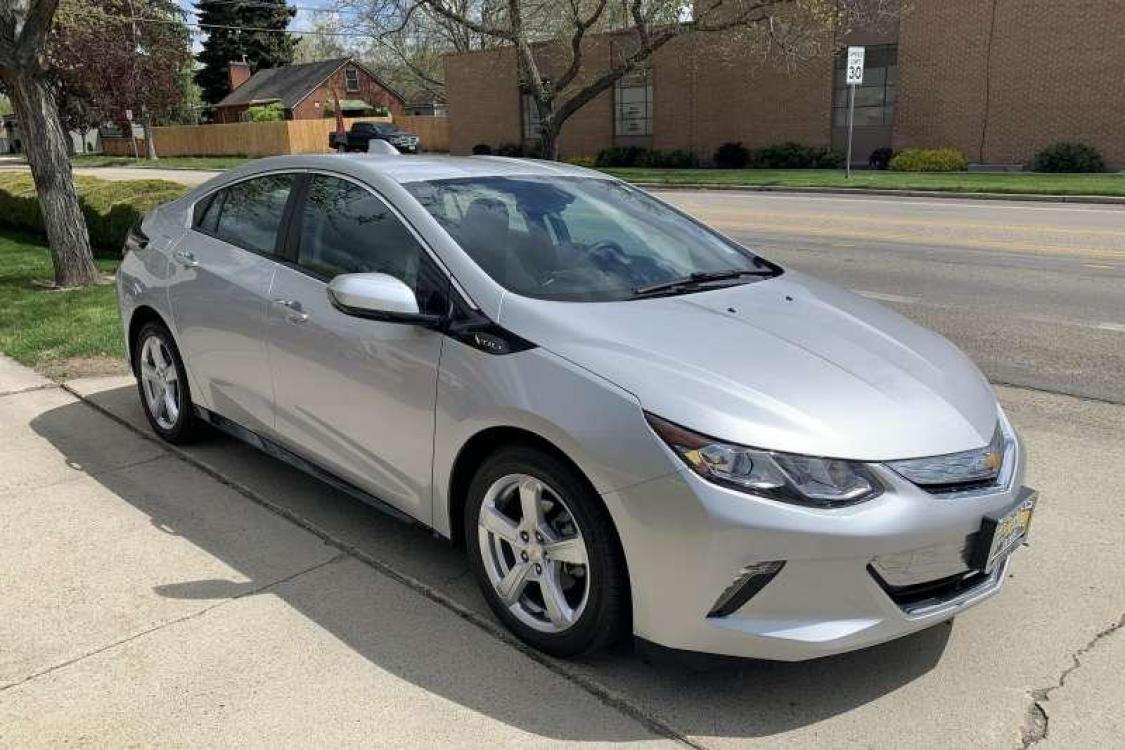 2018 Silver Ice Metallic /Black Chevrolet Volt LT (1G1RC6S52JU) with an 4 Cyl 1.5 Liter Hybrid engine, Automatic transmission, located at 2304 W. Main St., Boise, ID, 83702, (208) 342-7777, 43.622105, -116.218658 - Financing Available O.A.C. - Photo #2