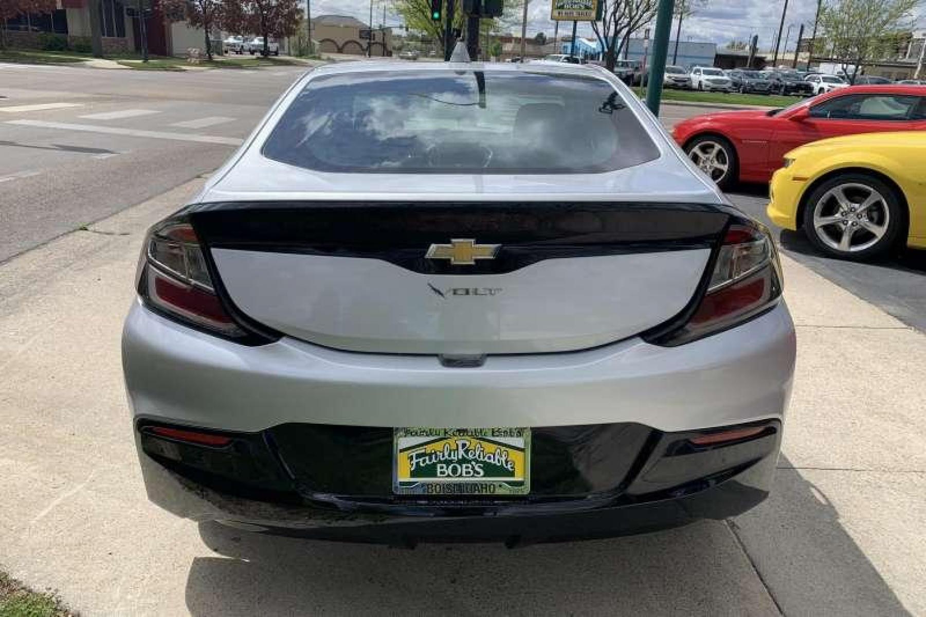 2018 Silver Ice Metallic /Black Chevrolet Volt LT (1G1RC6S52JU) with an 4 Cyl 1.5 Liter Hybrid engine, Automatic transmission, located at 2304 W. Main St., Boise, ID, 83702, (208) 342-7777, 43.622105, -116.218658 - Photo #3