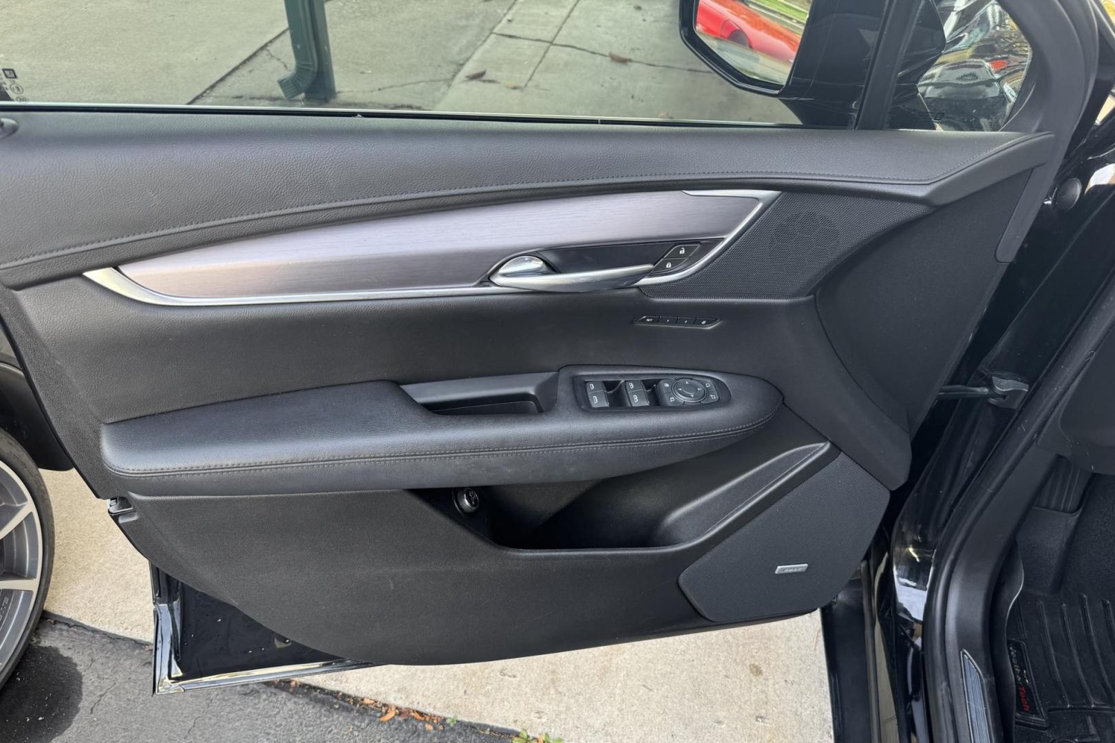 2019 Black /Black Cadillac XT5 Premium Luxury (1GYKNFRSXKZ) with an V6 3.6 Liter engine, Automatic 8 Speed transmission, located at 2304 W. Main St., Boise, ID, 83702, (208) 342-7777, 43.622105, -116.218658 - Financing Available O.A.C. - Photo#9