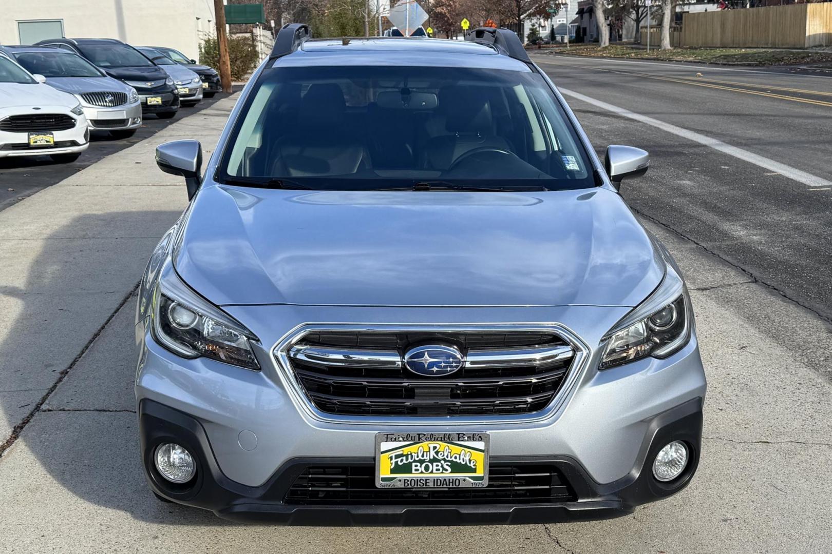 2018 Ice Silver Metallic /Black Subaru Outback 2.5i Limited (4S4BSAKC1J3) with an H4 2.5 Liter engine, Automatic transmission, located at 2304 W. Main St., Boise, ID, 83702, (208) 342-7777, 43.622105, -116.218658 - Photo#3