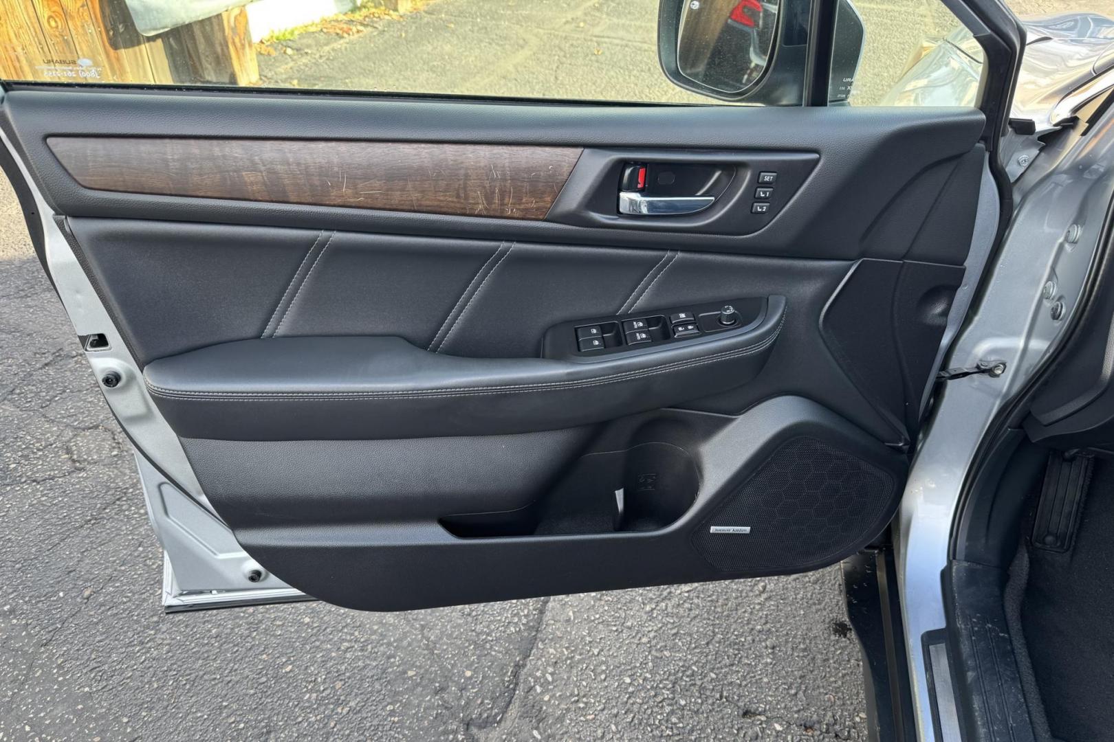 2018 Ice Silver Metallic /Black Subaru Outback 2.5i Limited (4S4BSAKC1J3) with an H4 2.5 Liter engine, Automatic transmission, located at 2304 W. Main St., Boise, ID, 83702, (208) 342-7777, 43.622105, -116.218658 - Photo#5