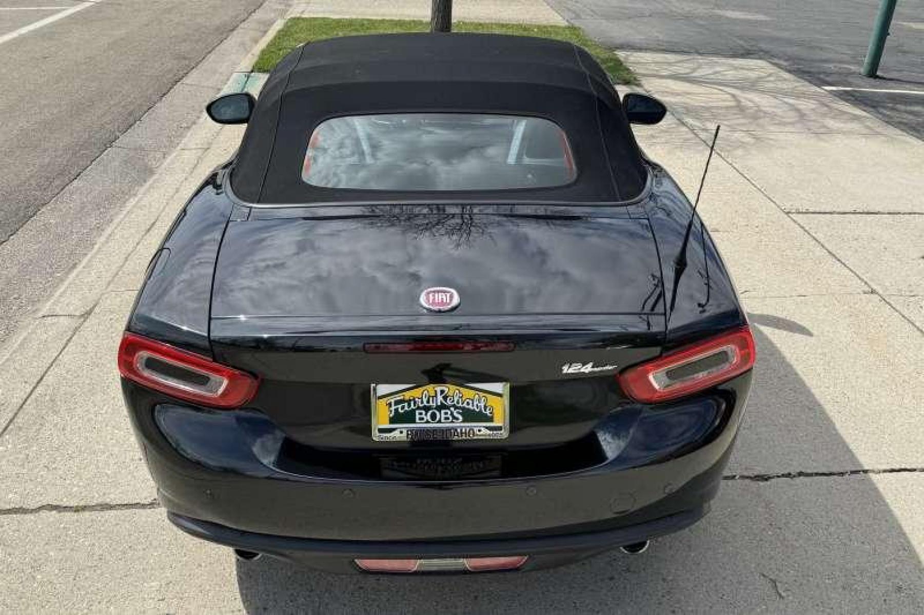 2017 Black /Black Fiat 124 Spider Lusso (JC1NFAEK0H0) with an 4 Cyl 1.4L engine, Automatic transmission, located at 2304 W. Main St., Boise, ID, 83702, (208) 342-7777, 43.622105, -116.218658 - Photo #5