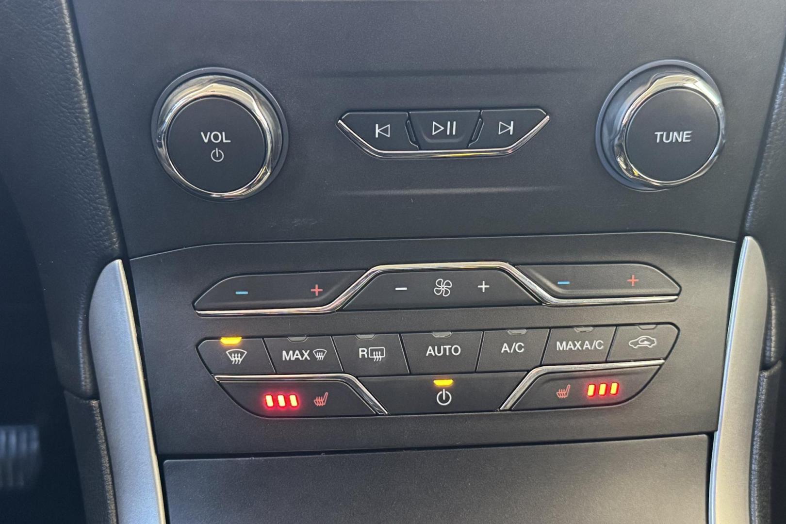 2020 Ingot Silver /Black Ford Edge SEL (2FMPK4J90LB) with an 4 Cyl 2.0 Liter Turbo engine, Automatic 8 Speed transmission, located at 2304 W. Main St., Boise, ID, 83702, (208) 342-7777, 43.622105, -116.218658 - All Wheel Drive! Heated Seats! Extra Safety Features Too! - Photo#7