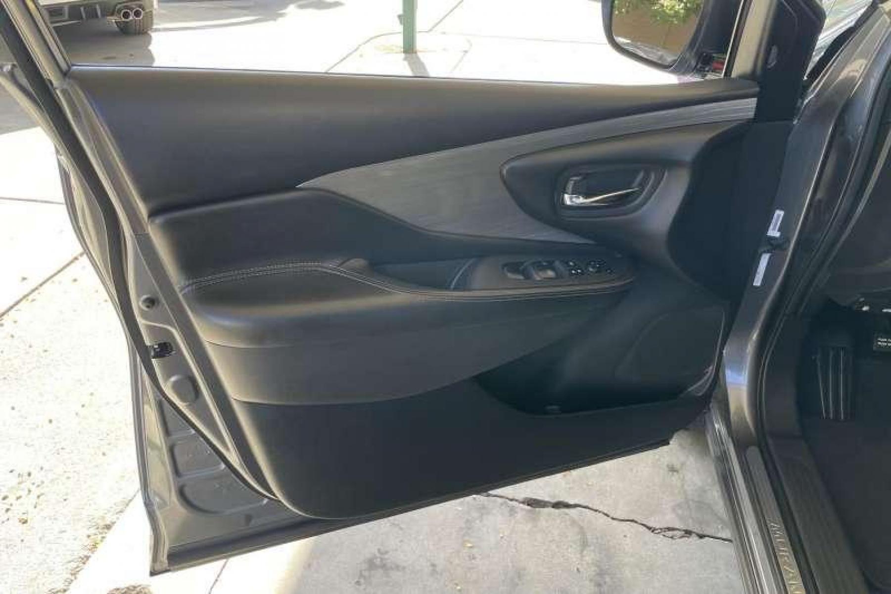 2018 Gun Metallic Gray /Black Nissan Murano SV (5N1AZ2MHXJN) with an V6 3.5 Liter engine, Automatic transmission, located at 2304 W. Main St., Boise, ID, 83702, (208) 342-7777, 43.622105, -116.218658 - Financing Available O.A.C. - Photo #4