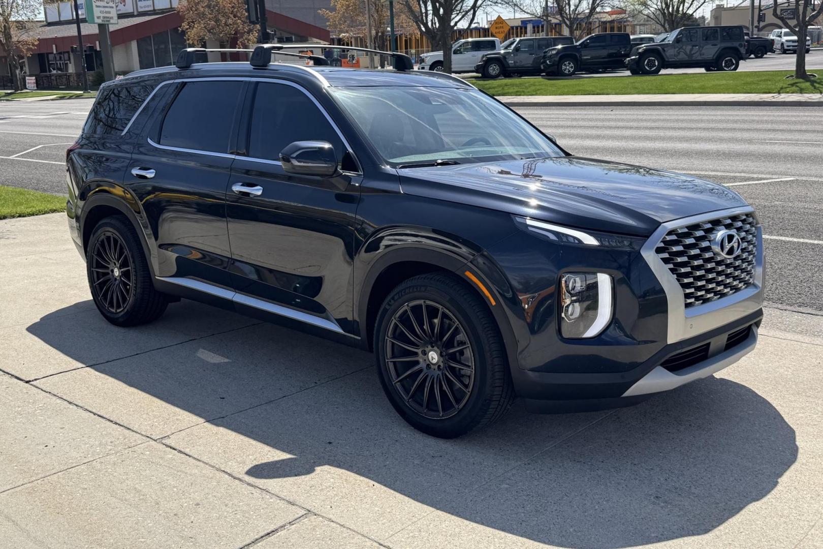 2021 Black /Black Hyundai Palisade SEL (KM8R4DHE4MU) with an V6 3.8 Liter engine, Automatic 8 Speed transmission, located at 2304 W. Main St., Boise, ID, 83702, (208) 342-7777, 43.622105, -116.218658 - Photo#2