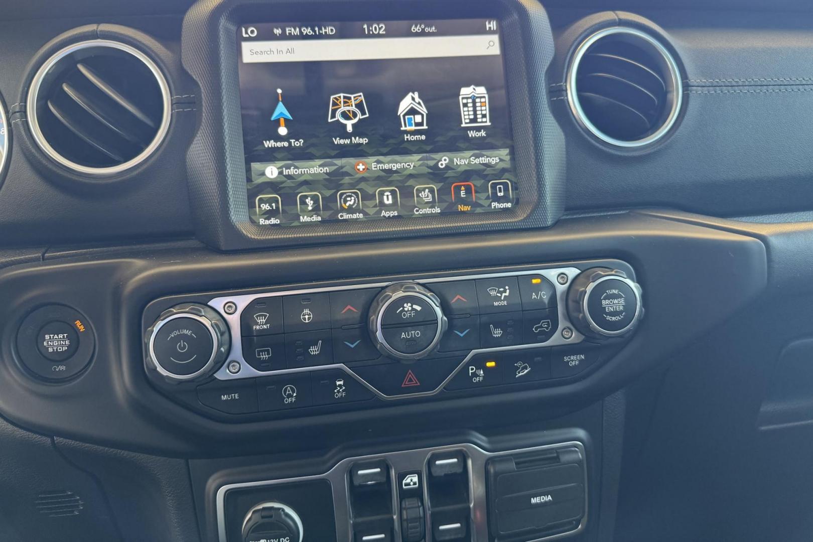 2019 Granite Crystal Metallic /Black Jeep Wrangler Unlimited Sahara (1C4HJXEN0KW) with an 4 Cyl 2.0 liter Turbo-Charged engine, Automatic transmission, located at 2304 W. Main St., Boise, ID, 83702, (208) 342-7777, 43.622105, -116.218658 - Ready For Adventure! - Photo#7