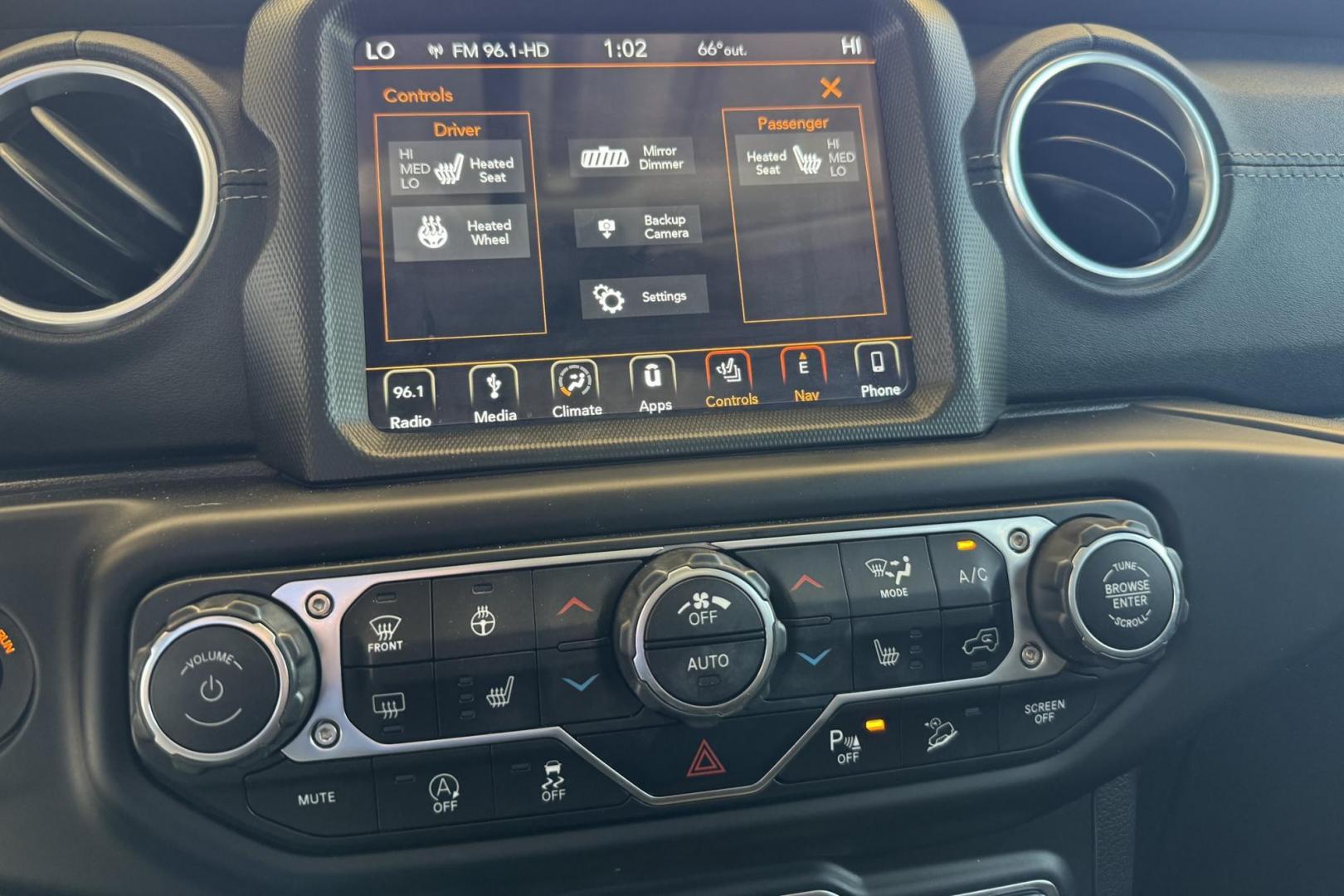 2019 Granite Crystal Metallic /Black Jeep Wrangler Unlimited Sahara (1C4HJXEN0KW) with an 4 Cyl 2.0 liter Turbo-Charged engine, Automatic transmission, located at 2304 W. Main St., Boise, ID, 83702, (208) 342-7777, 43.622105, -116.218658 - Ready For Adventure! - Photo#8