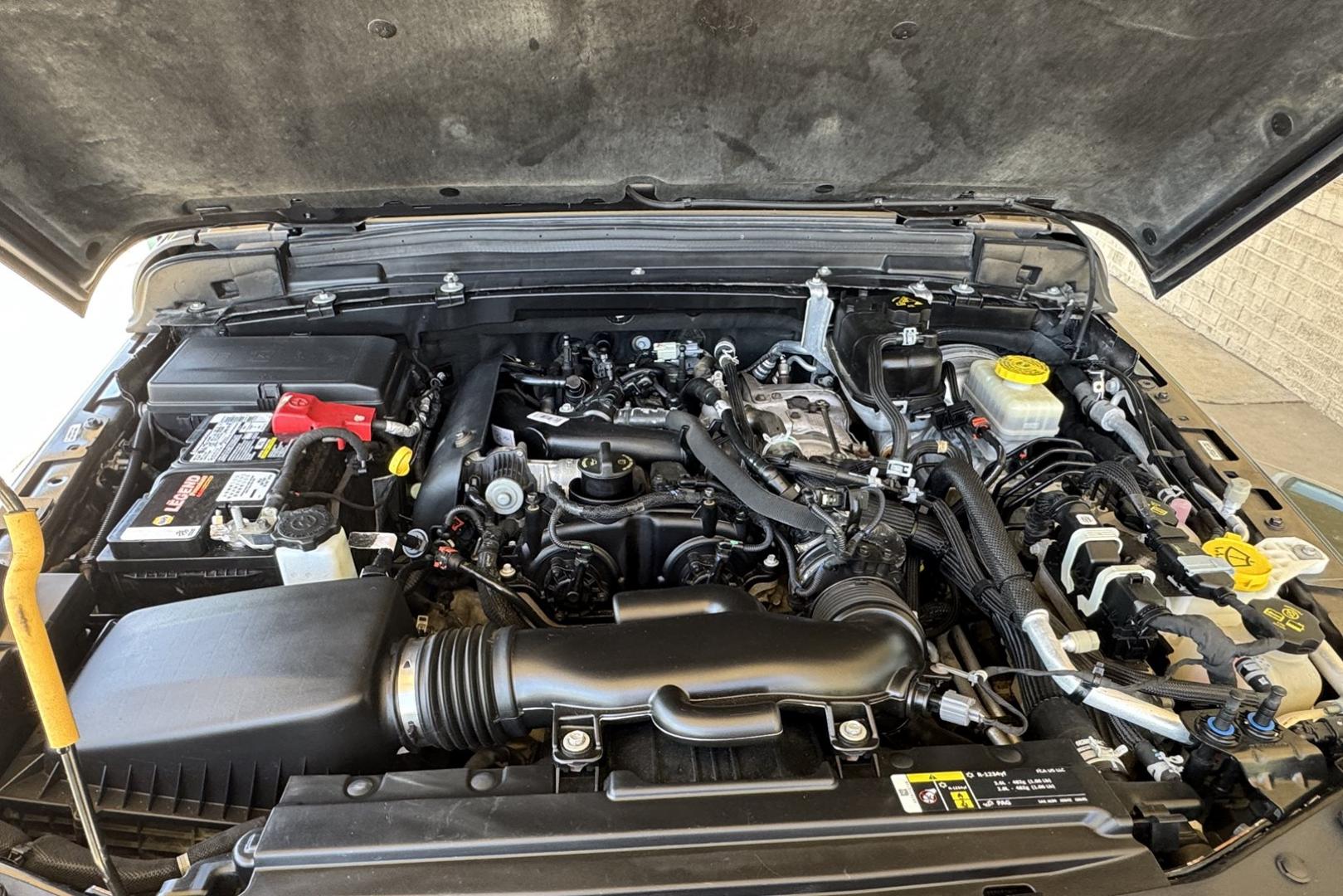 2019 Granite Crystal Metallic /Black Jeep Wrangler Unlimited Sahara (1C4HJXEN0KW) with an 4 Cyl 2.0 liter Turbo-Charged engine, Automatic transmission, located at 2304 W. Main St., Boise, ID, 83702, (208) 342-7777, 43.622105, -116.218658 - Ready For Adventure! - Photo#19