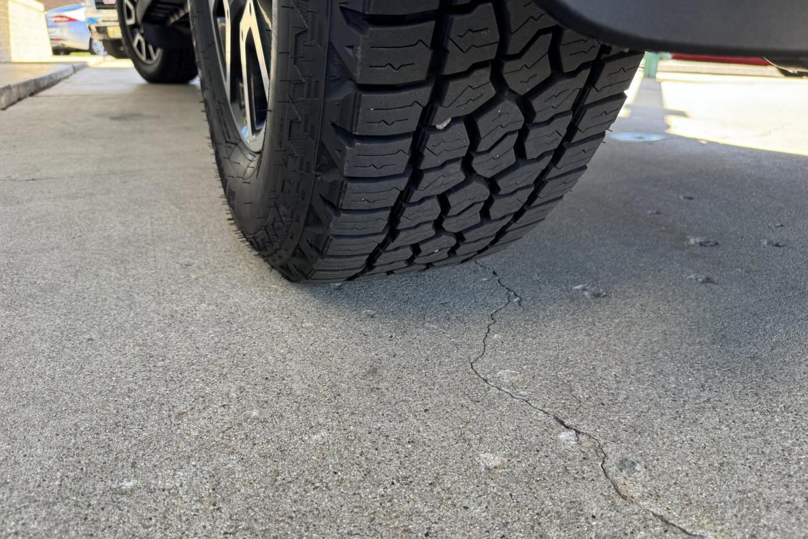 2018 Ice Cap White /Black Toyota Tundra SR5 TRD Off Road (5TFUY5F17JX) with an V8 5.7 Liter engine, Automatic 6 Speed transmission, located at 2304 W. Main St., Boise, ID, 83702, (208) 342-7777, 43.622105, -116.218658 - Hard To Find! Great To Own! - Photo#21