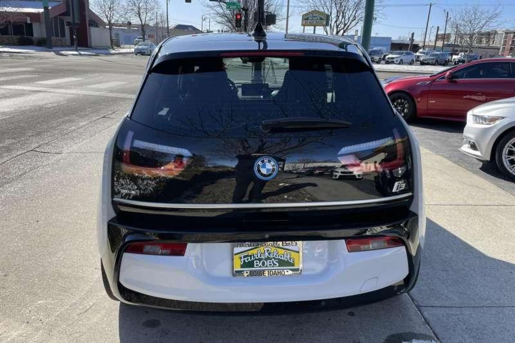 2018 Capparis White /Gray BMW i3 Extended Range (WBY7Z4C53JV) with an EV with Gas Range Extender engine, Automatic transmission, located at 2304 W. Main St., Boise, ID, 83702, (208) 342-7777, 43.622105, -116.218658 - Photo #3