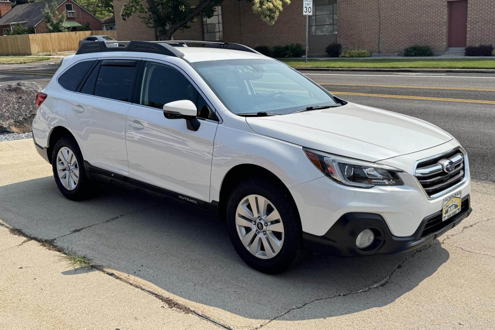 2019 White /Black Subaru Outback 2.5i Premium (4S4BSAFC1K3) with an H4 2.5 Liter engine, Automatic transmission, located at 2304 W. Main St., Boise, ID, 83702, (208) 342-7777, 43.622105, -116.218658 - Photo#2