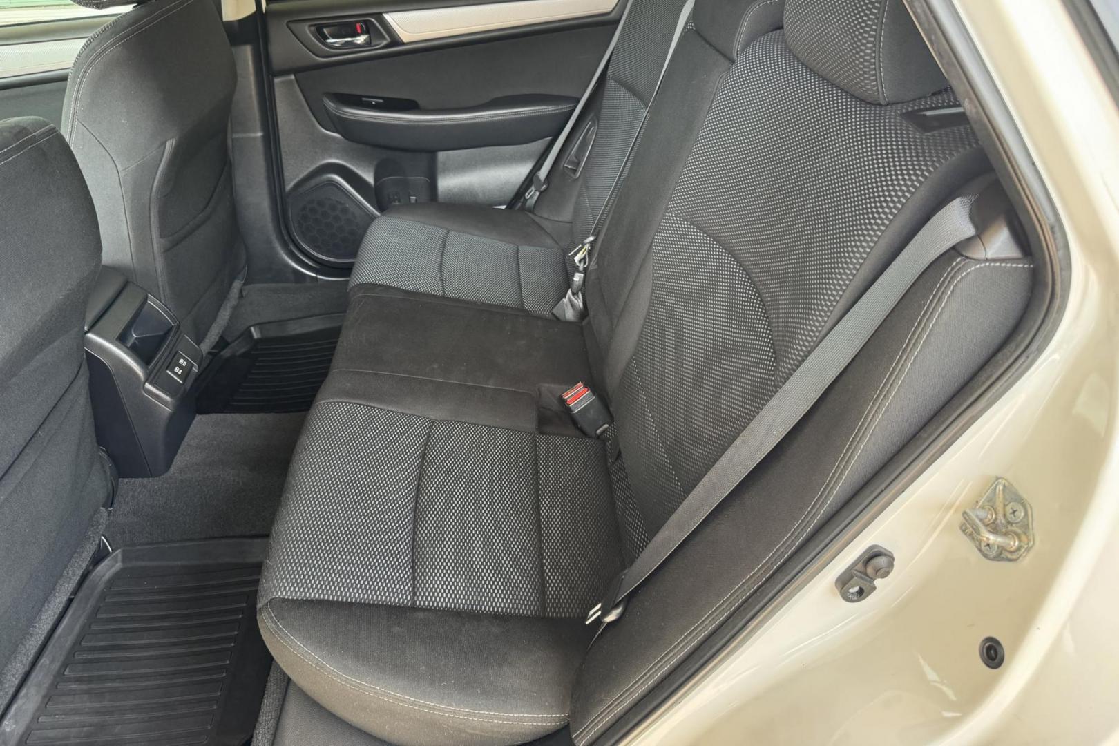 2019 White /Black Subaru Outback 2.5i Premium (4S4BSAFC1K3) with an H4 2.5 Liter engine, Automatic transmission, located at 2304 W. Main St., Boise, ID, 83702, (208) 342-7777, 43.622105, -116.218658 - Photo#12