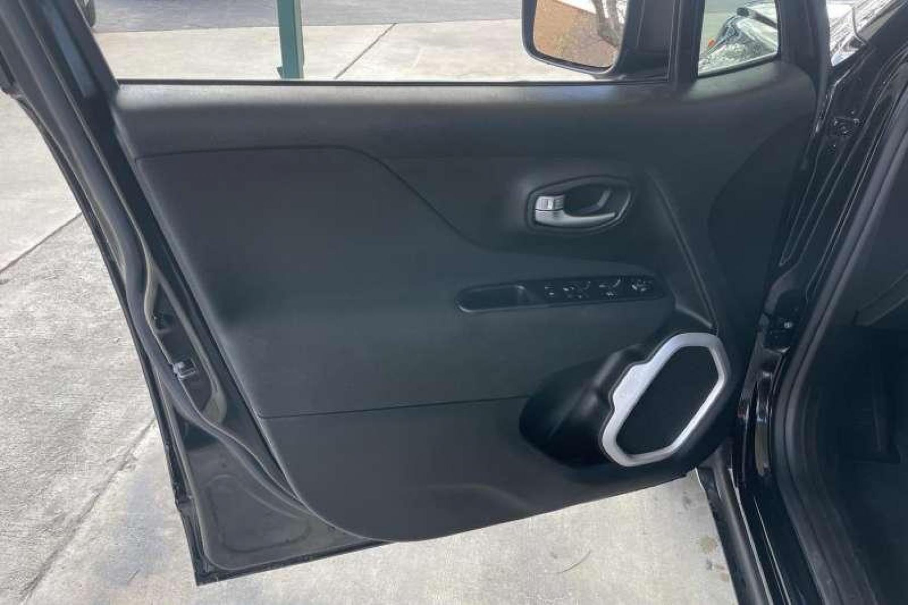 2020 Black /Black Jeep Renegade Sport (ZACNJBAB7LP) with an 4 Cyl 2.4 Liter engine, Automatic transmission, located at 2304 W. Main St., Boise, ID, 83702, (208) 342-7777, 43.622105, -116.218658 - Financing Available O.A.C. - Photo #4