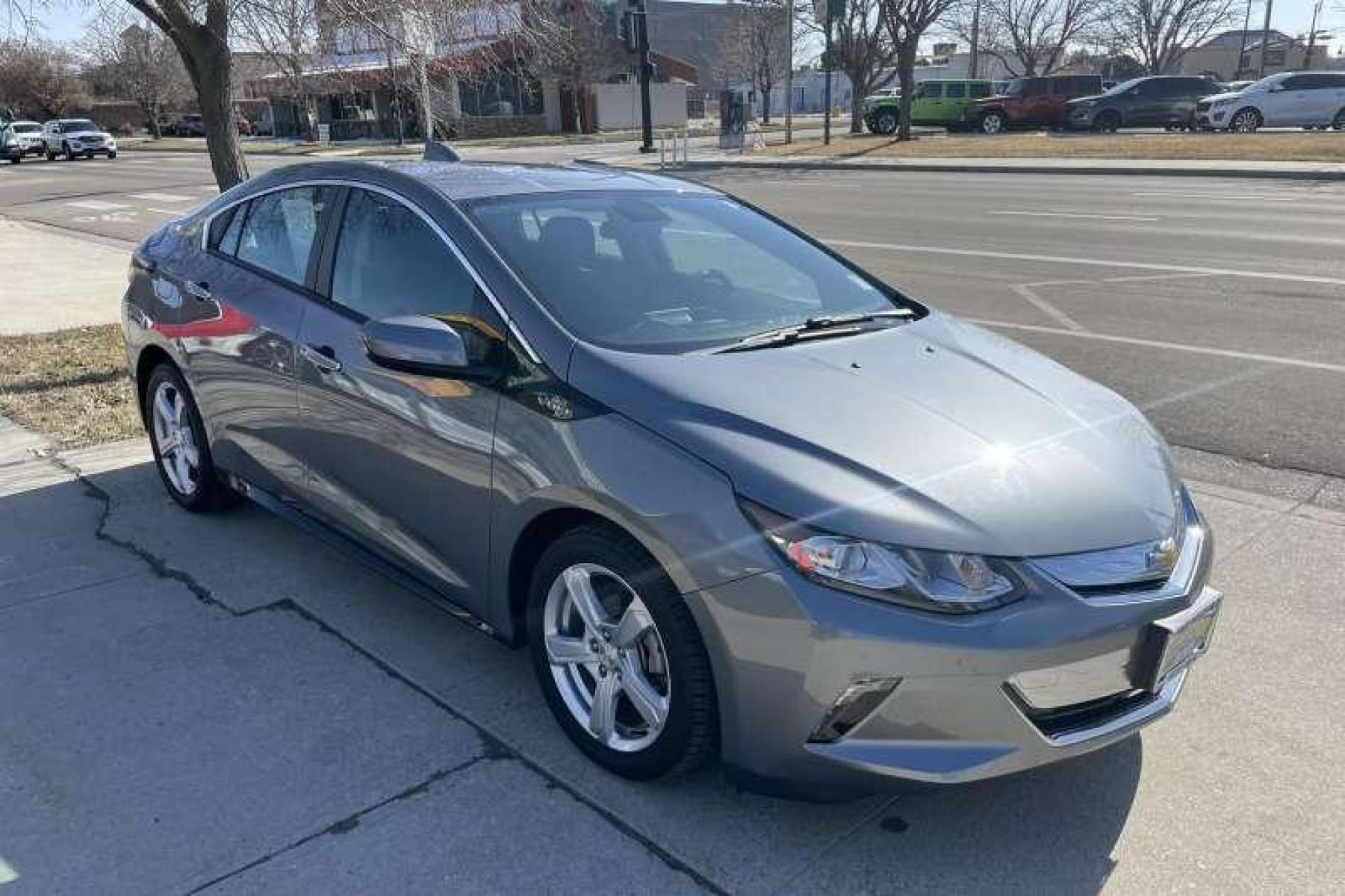 2018 Satin Steel Metallic /Black Chevrolet Volt LT (1G1RC6S54JU) with an 4 Cyl 1.4 Liter Hybrid engine, Automatic transmission, located at 2304 W. Main St., Boise, ID, 83702, (208) 342-7777, 43.622105, -116.218658 - Photo #2